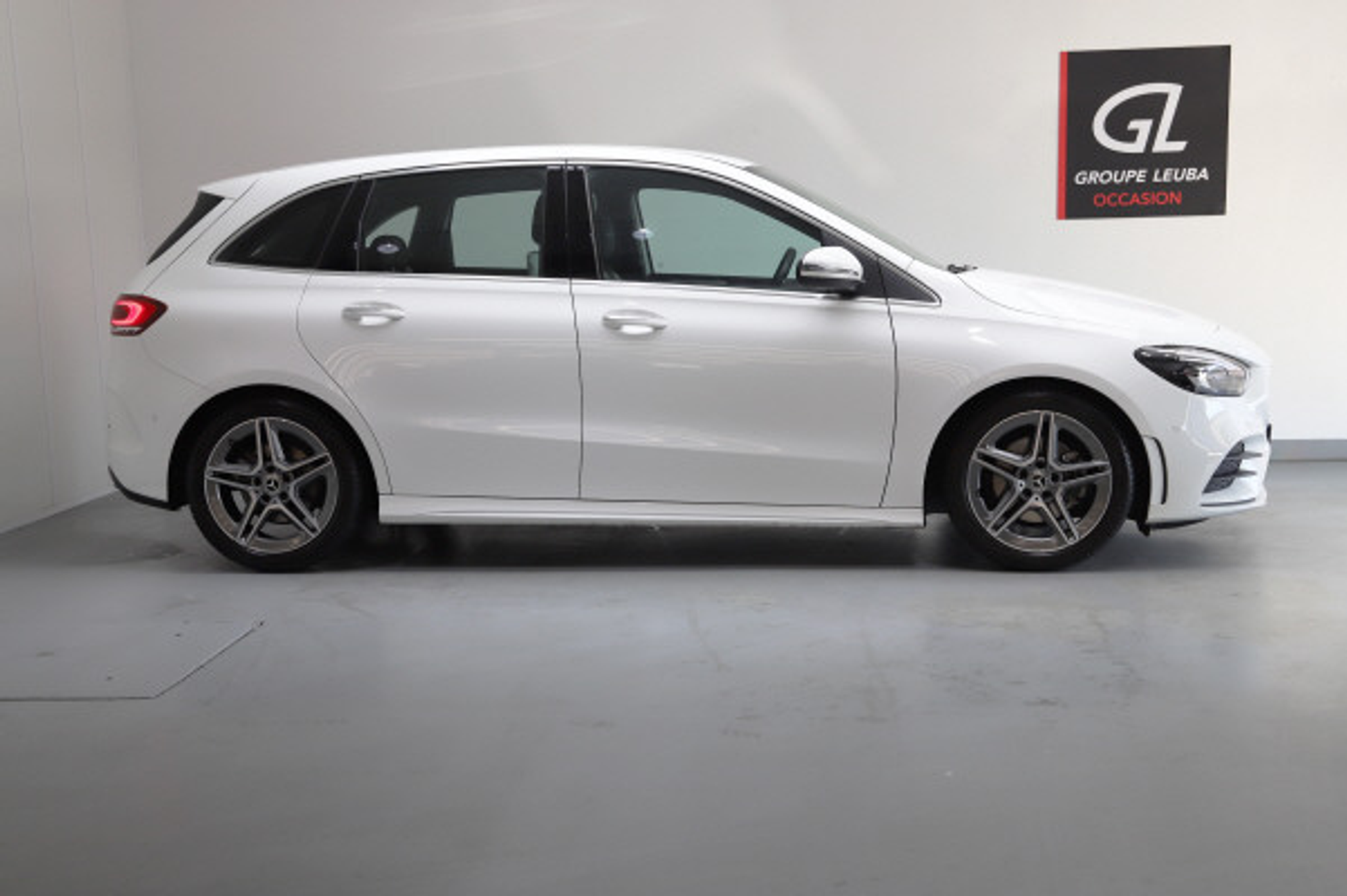 listing desktop thumbnail image 6