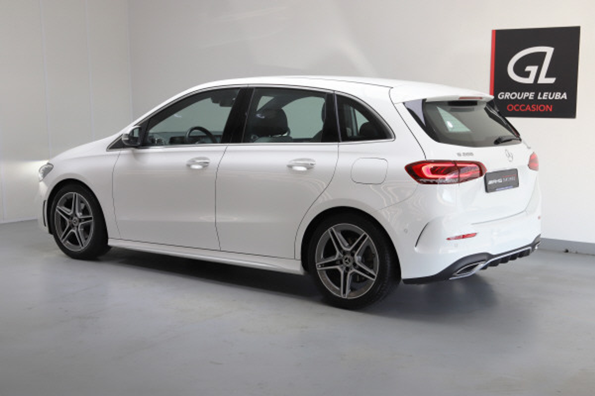 listing desktop thumbnail image 2