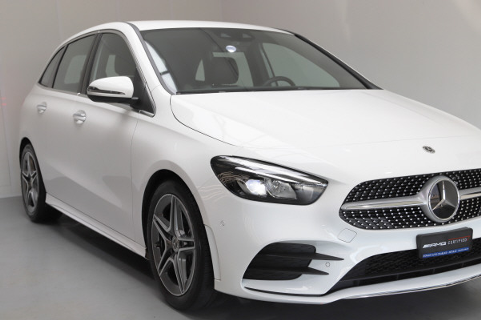 listing desktop thumbnail image 1