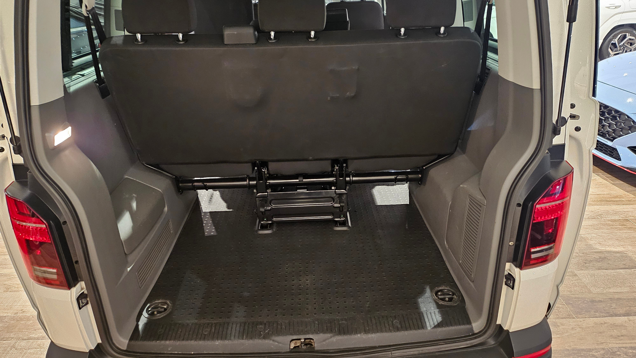 listing desktop thumbnail image 16