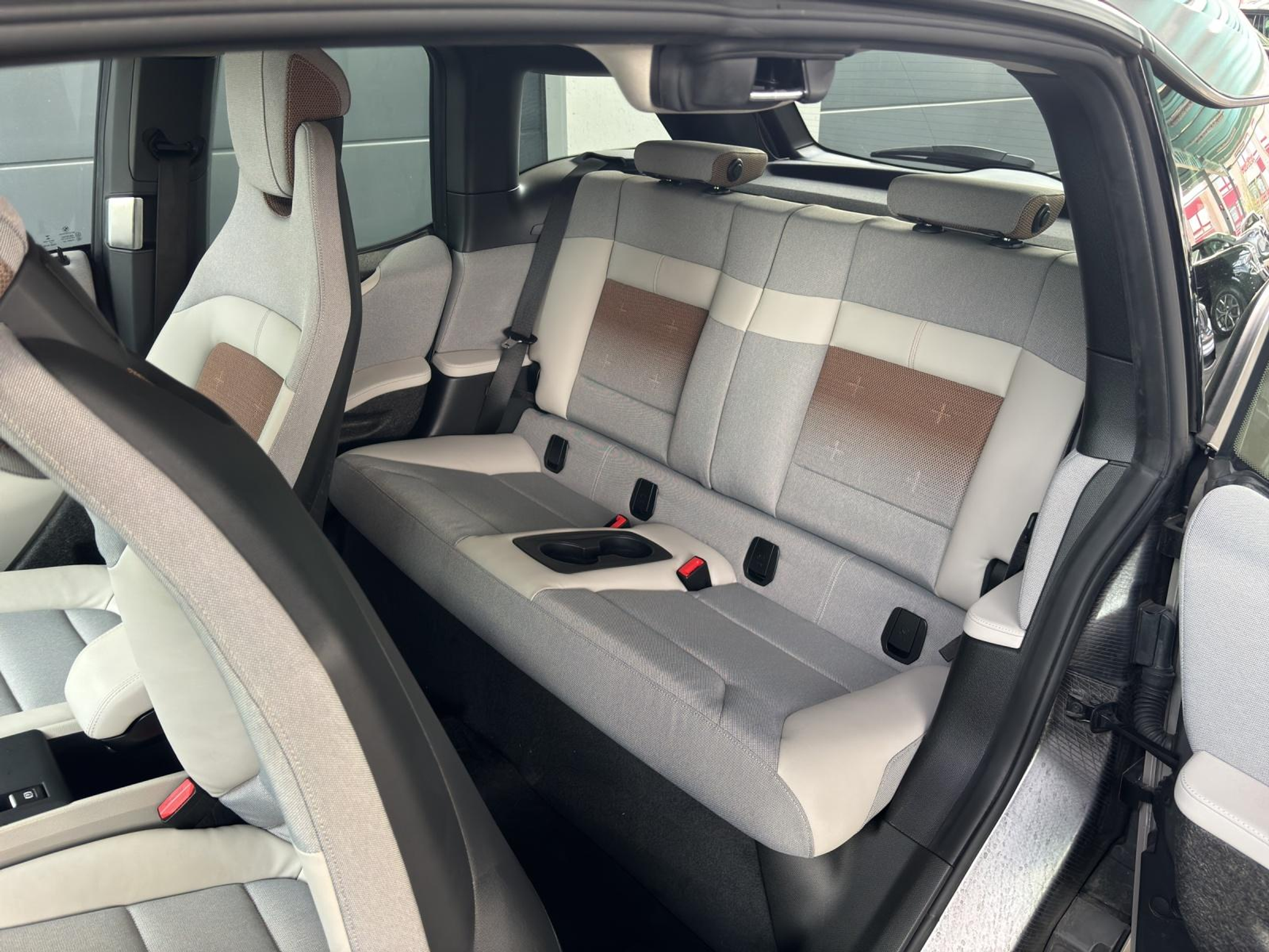 listing desktop thumbnail image 24