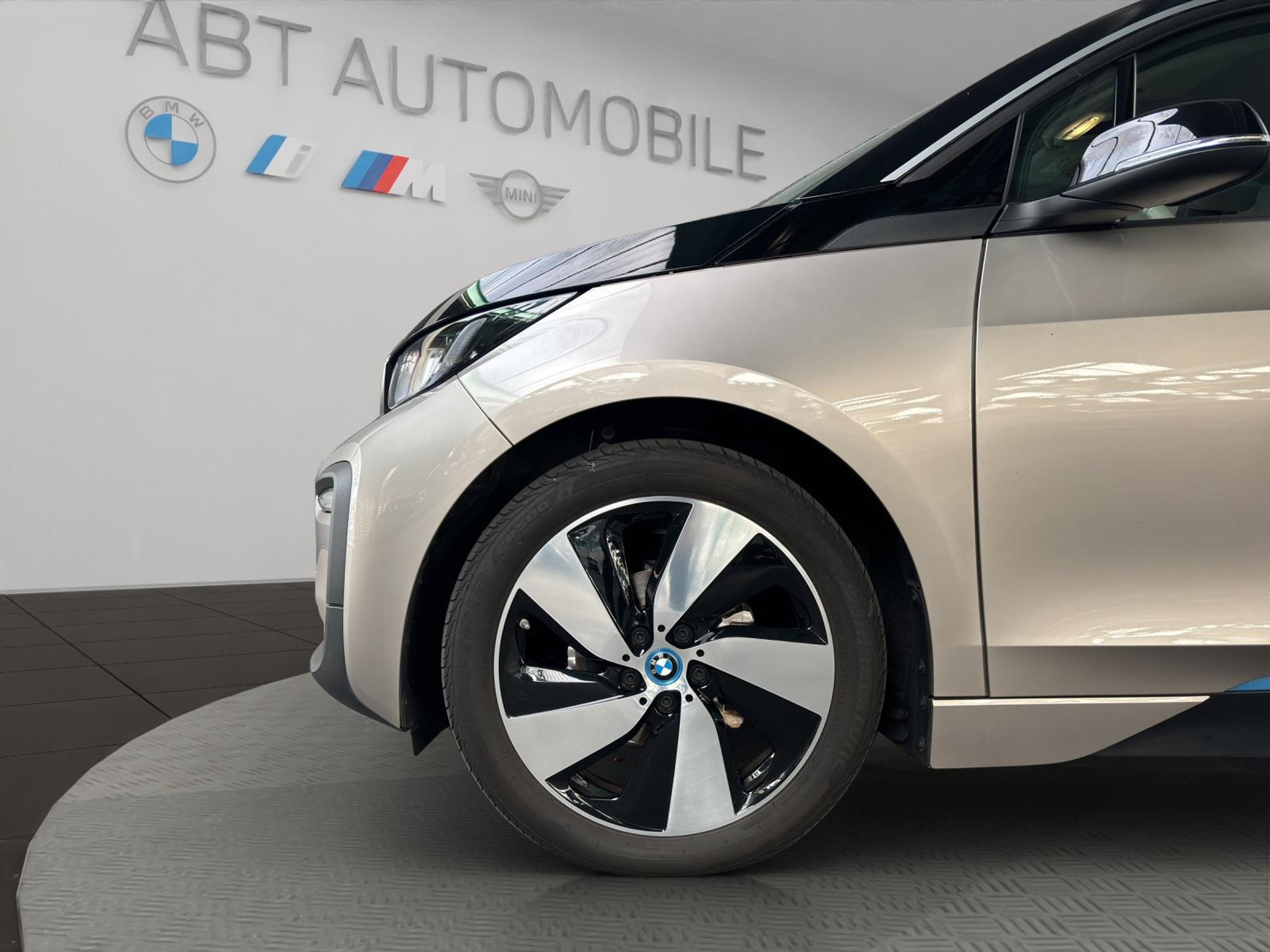 listing desktop thumbnail image 25