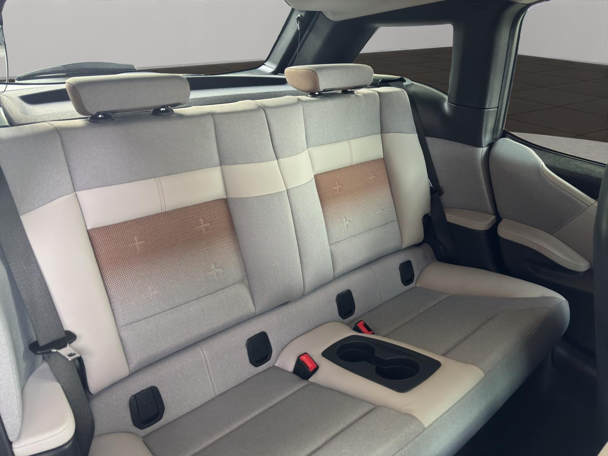 listing desktop thumbnail image 12