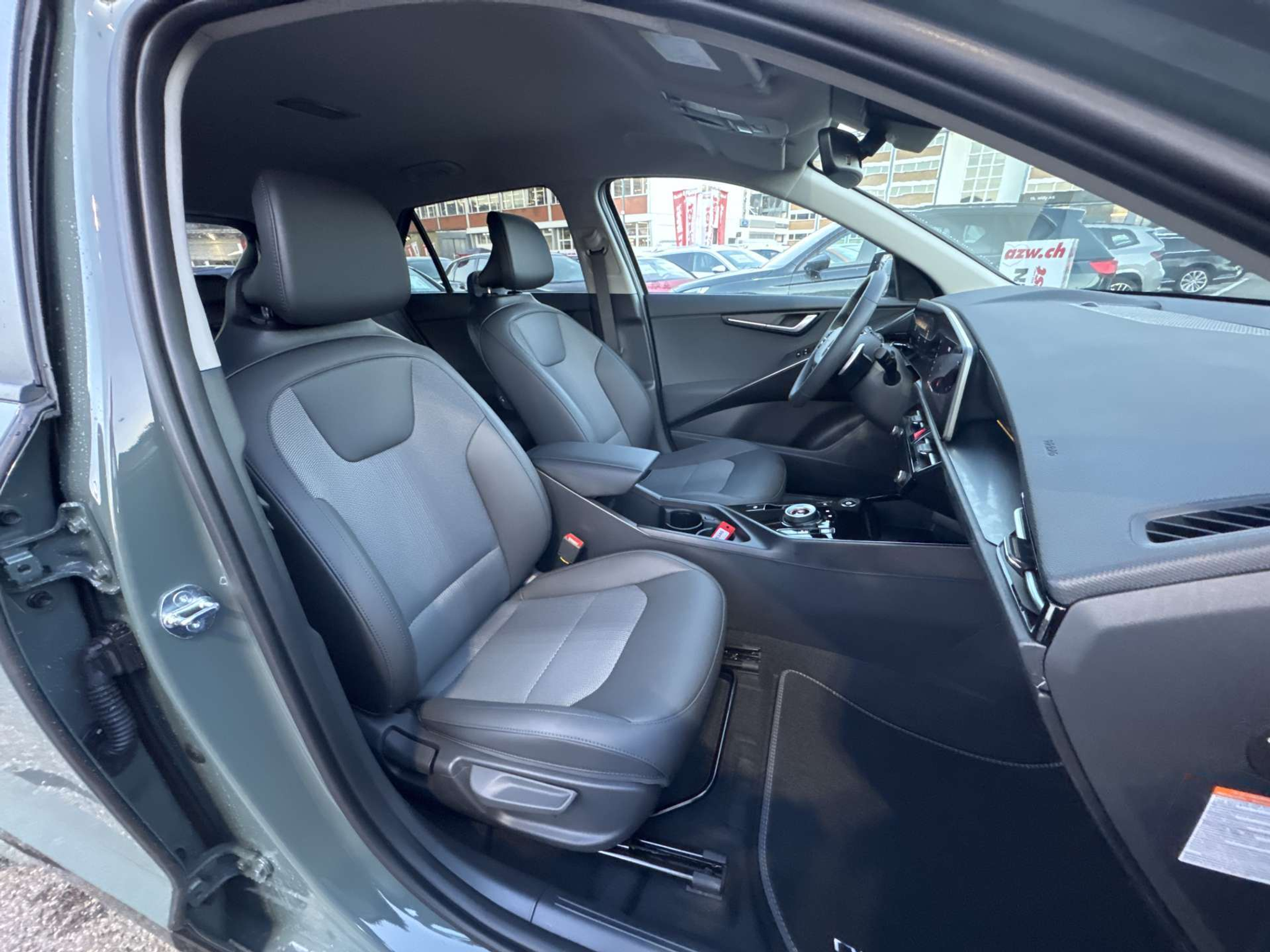 listing desktop thumbnail image 12