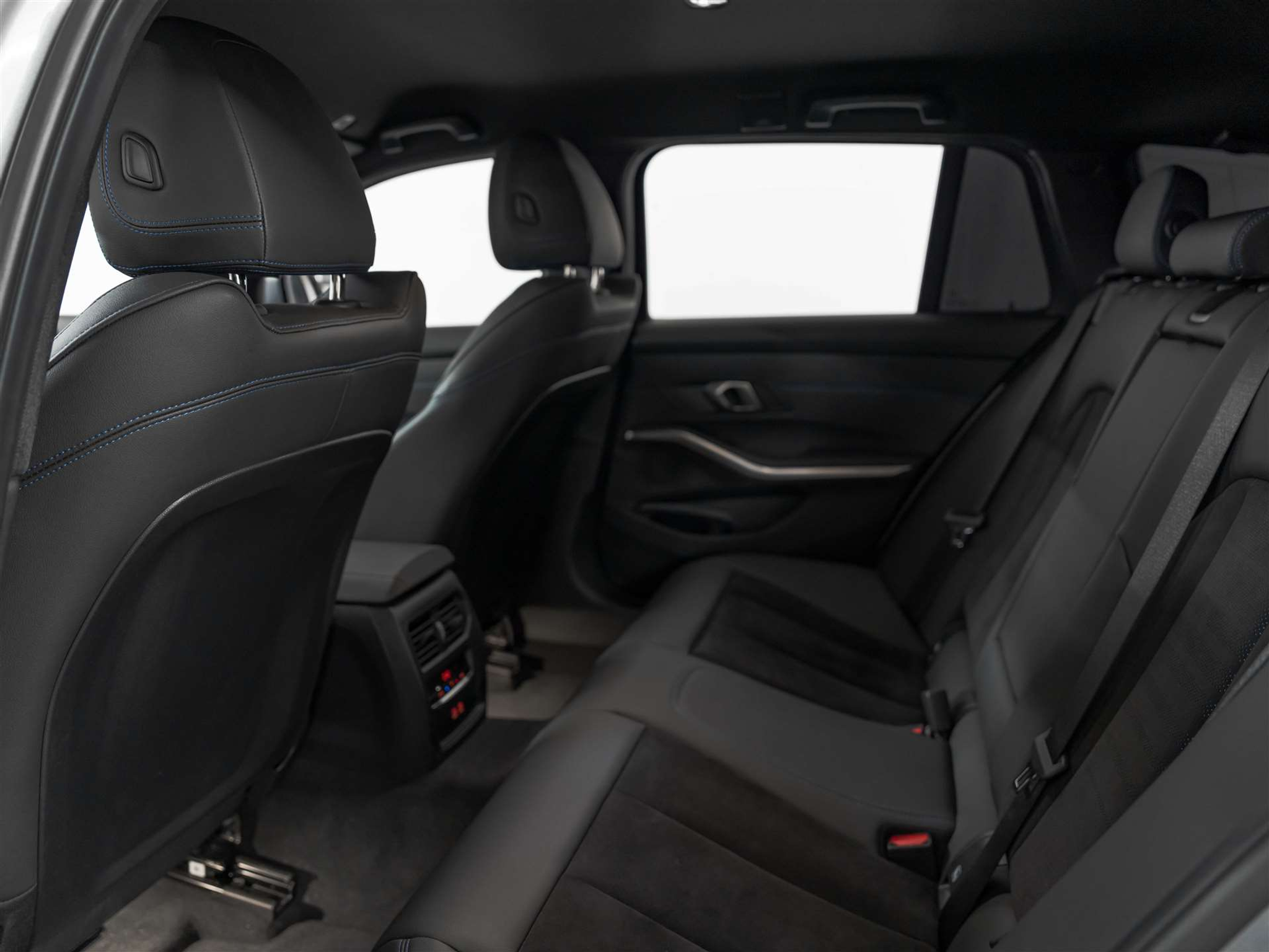 listing desktop thumbnail image 12