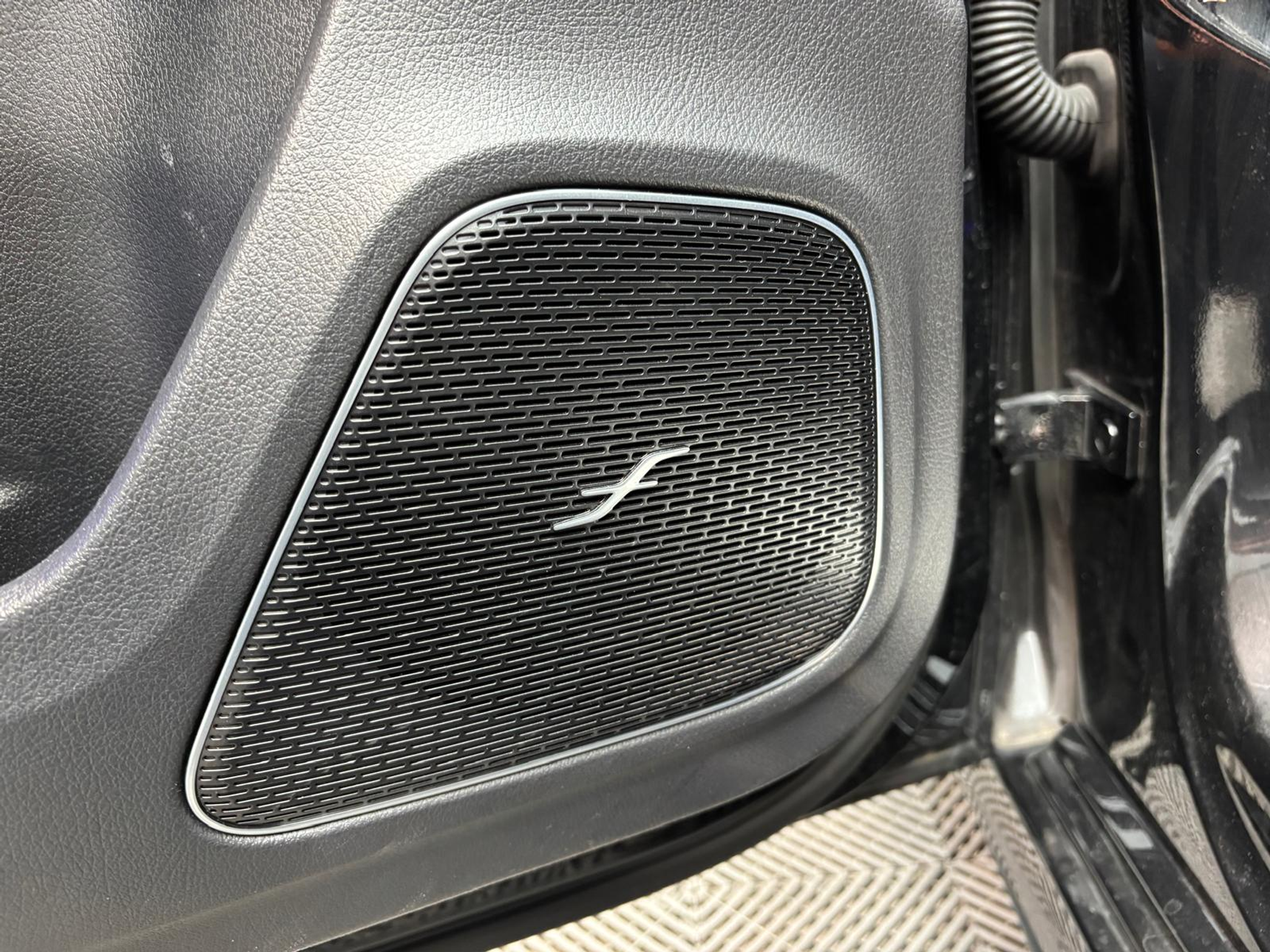 listing desktop thumbnail image 23