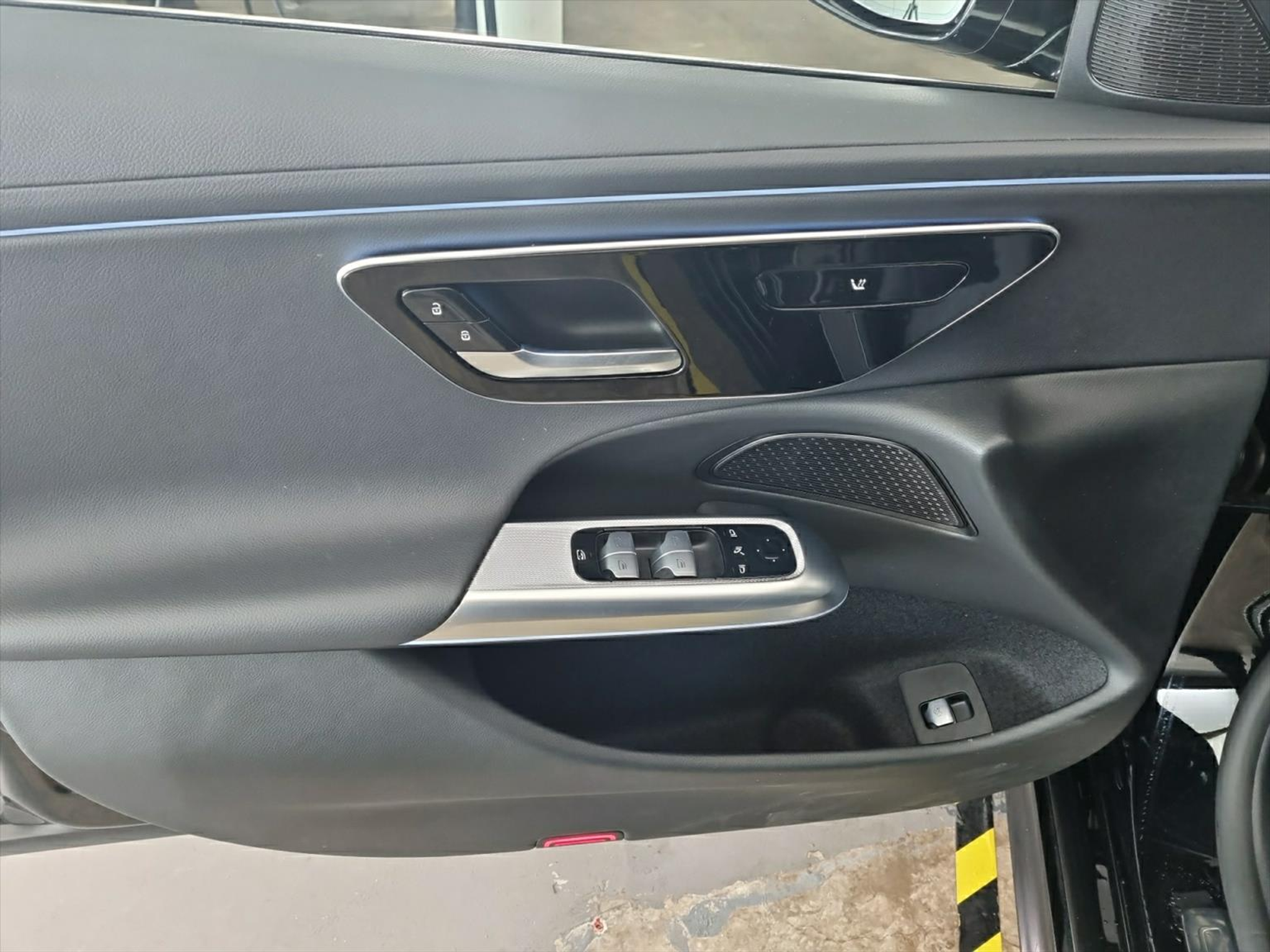 listing desktop thumbnail image 9