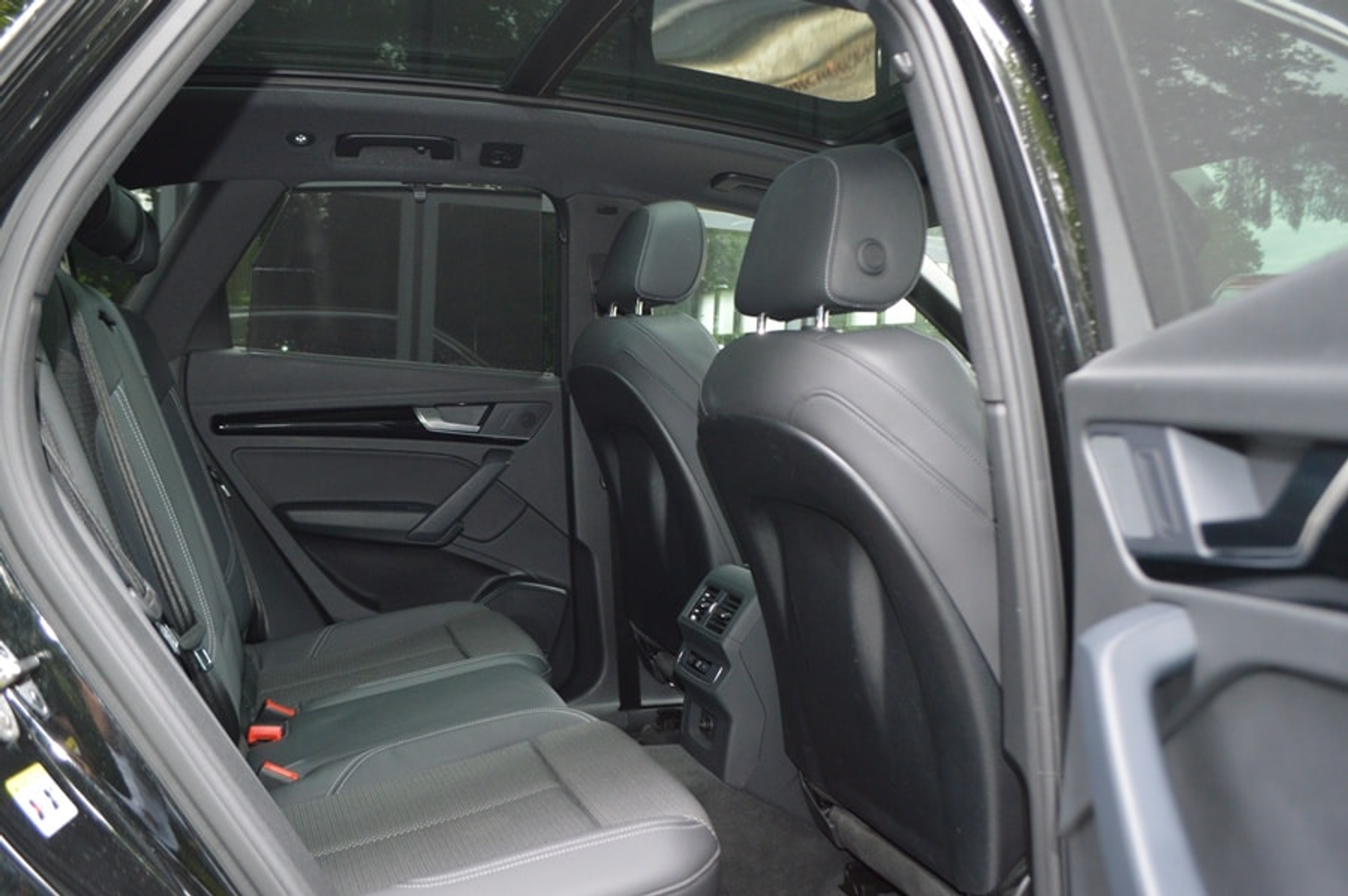 listing desktop thumbnail image 7