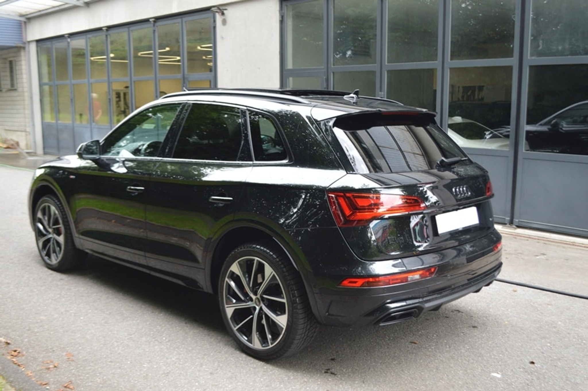 listing desktop thumbnail image 4