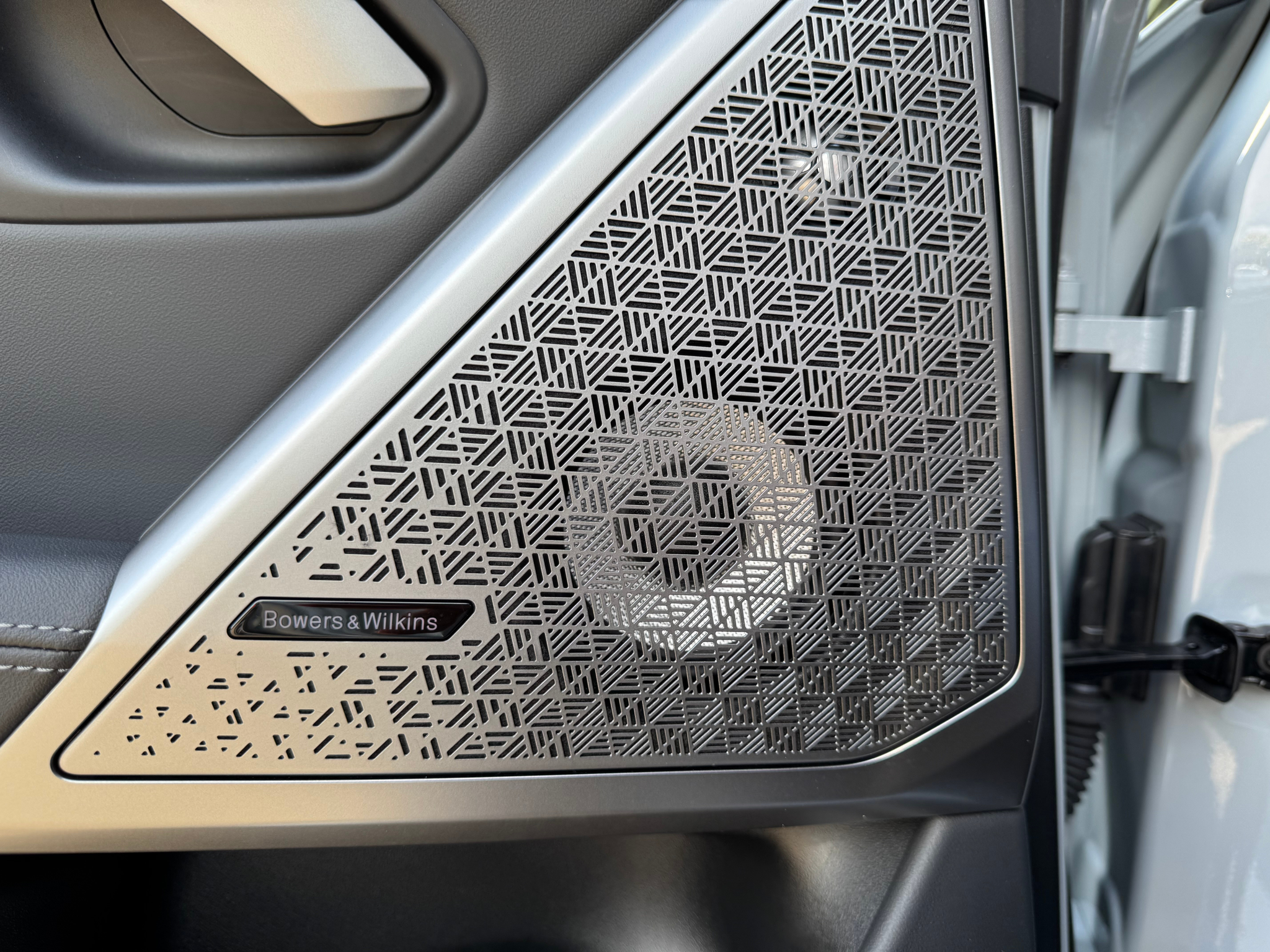 listing desktop thumbnail image 19