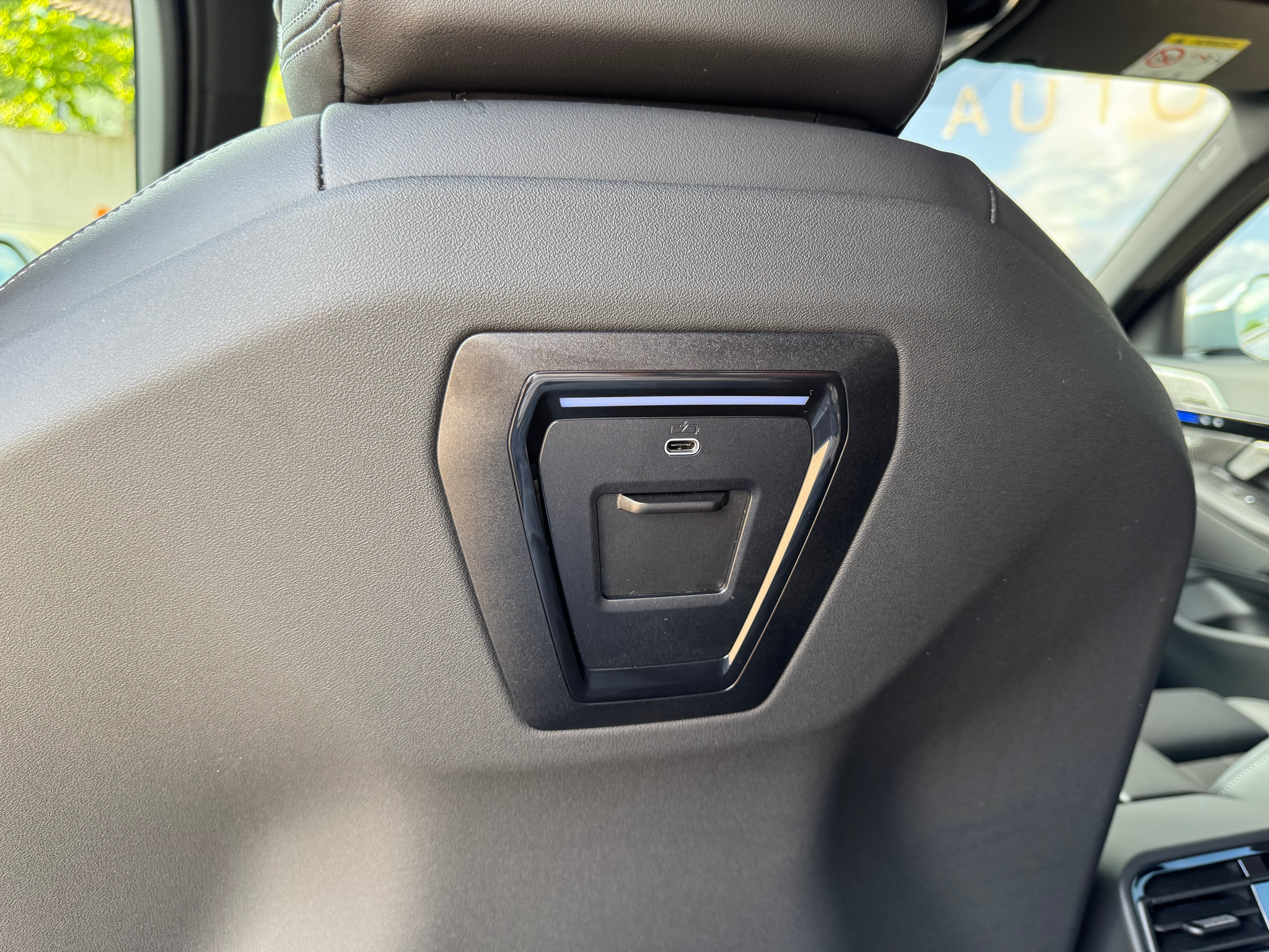 listing desktop thumbnail image 23