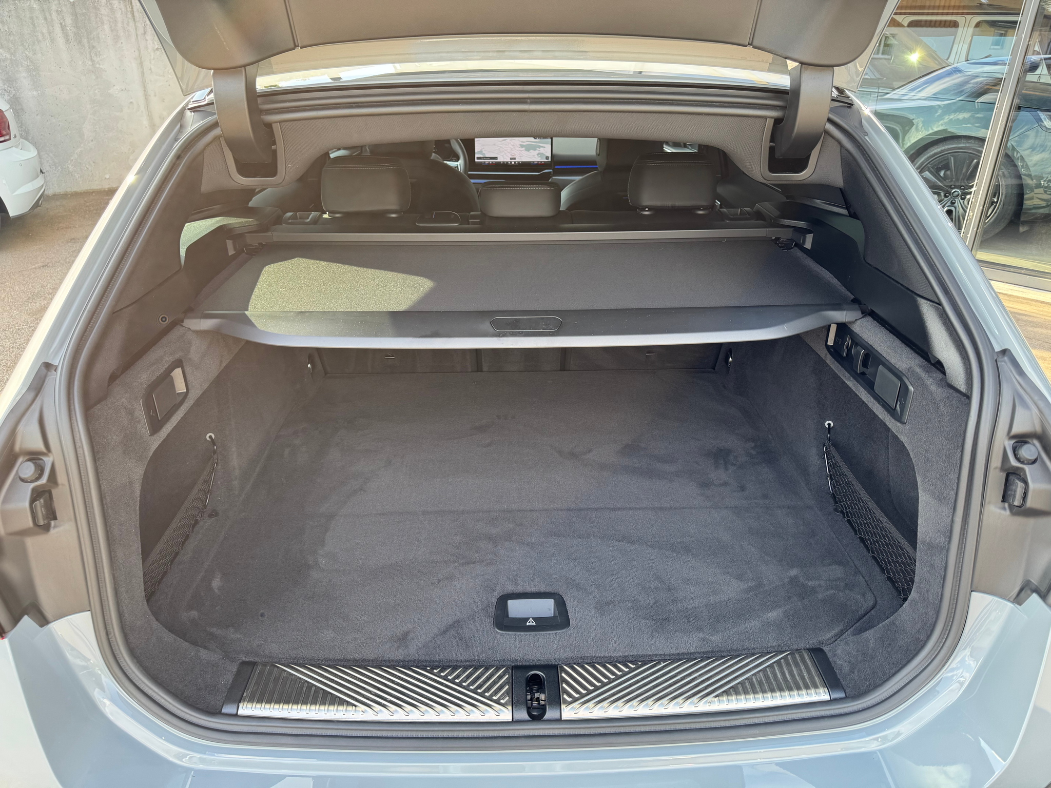 listing desktop thumbnail image 24