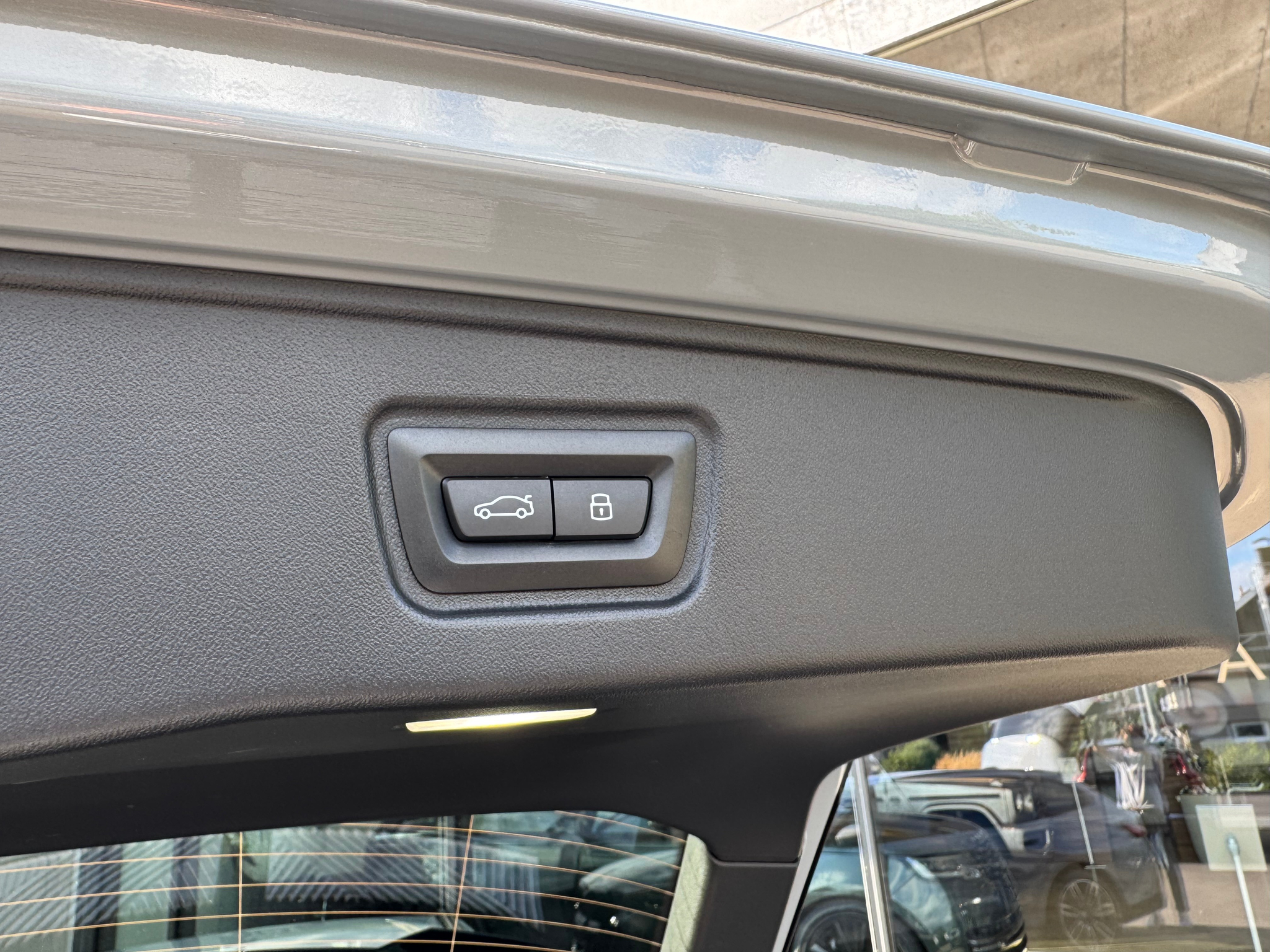 listing desktop thumbnail image 25