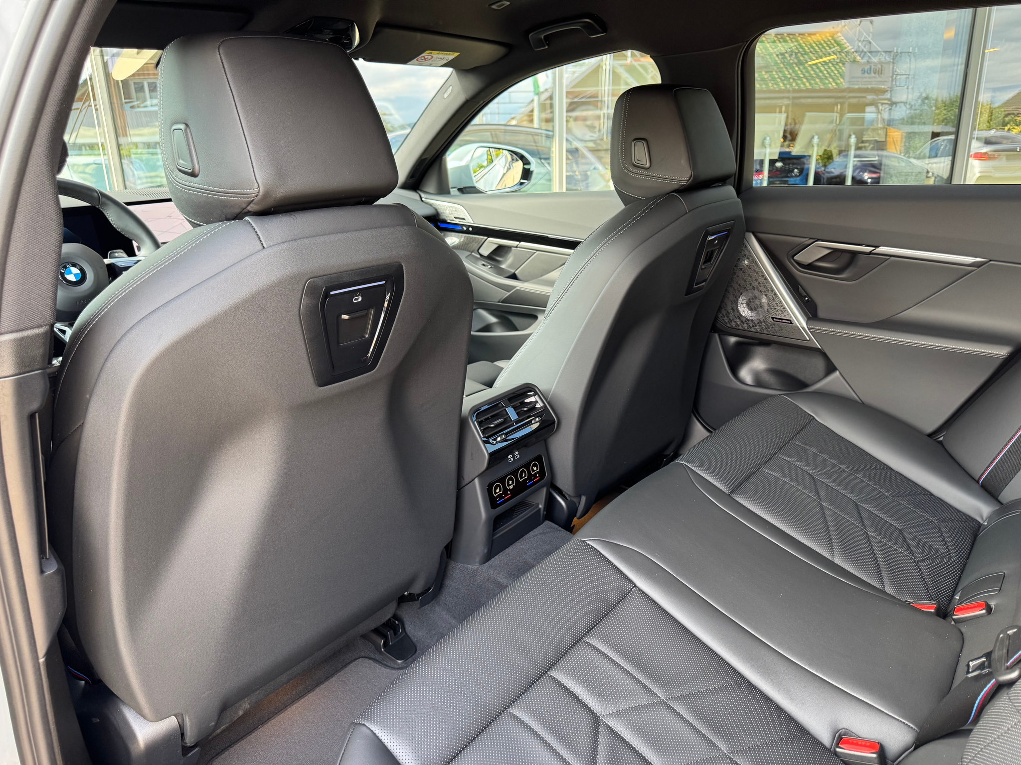 listing desktop thumbnail image 18