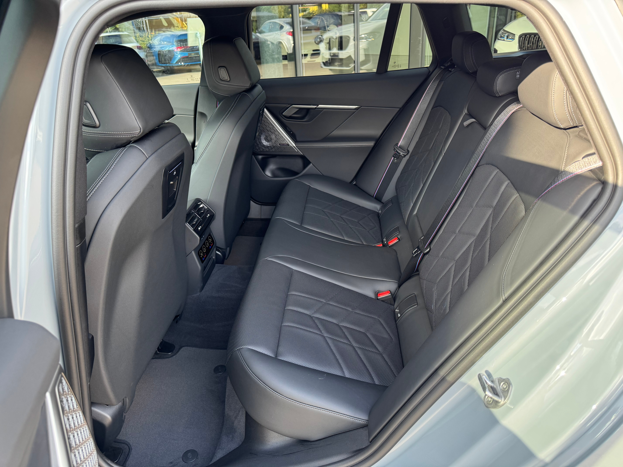 listing desktop thumbnail image 17