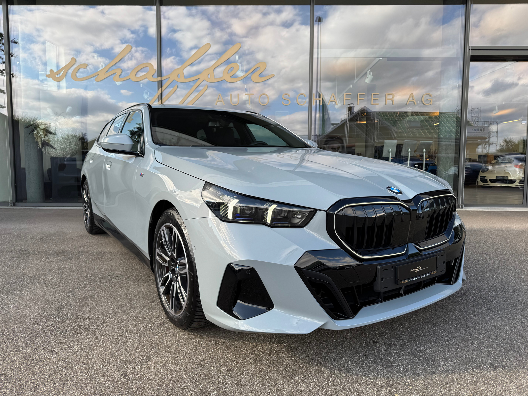 listing desktop thumbnail image 3