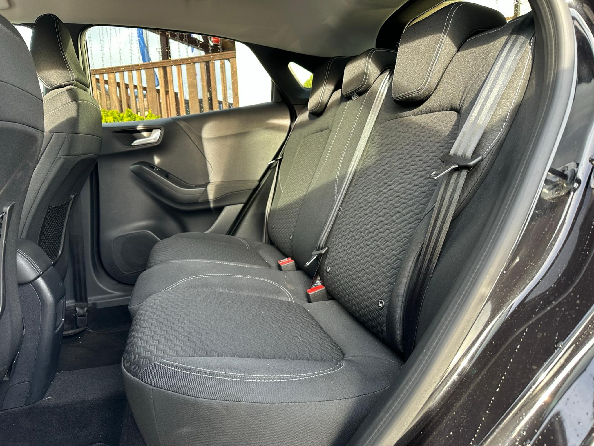 listing desktop thumbnail image 9