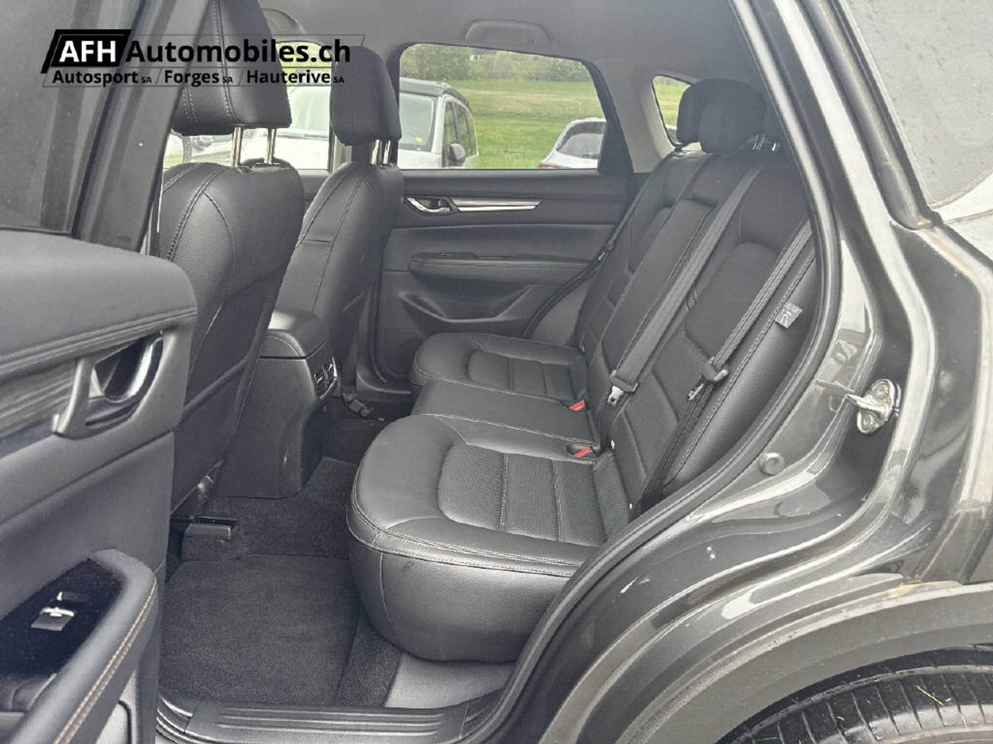 listing desktop thumbnail image 14