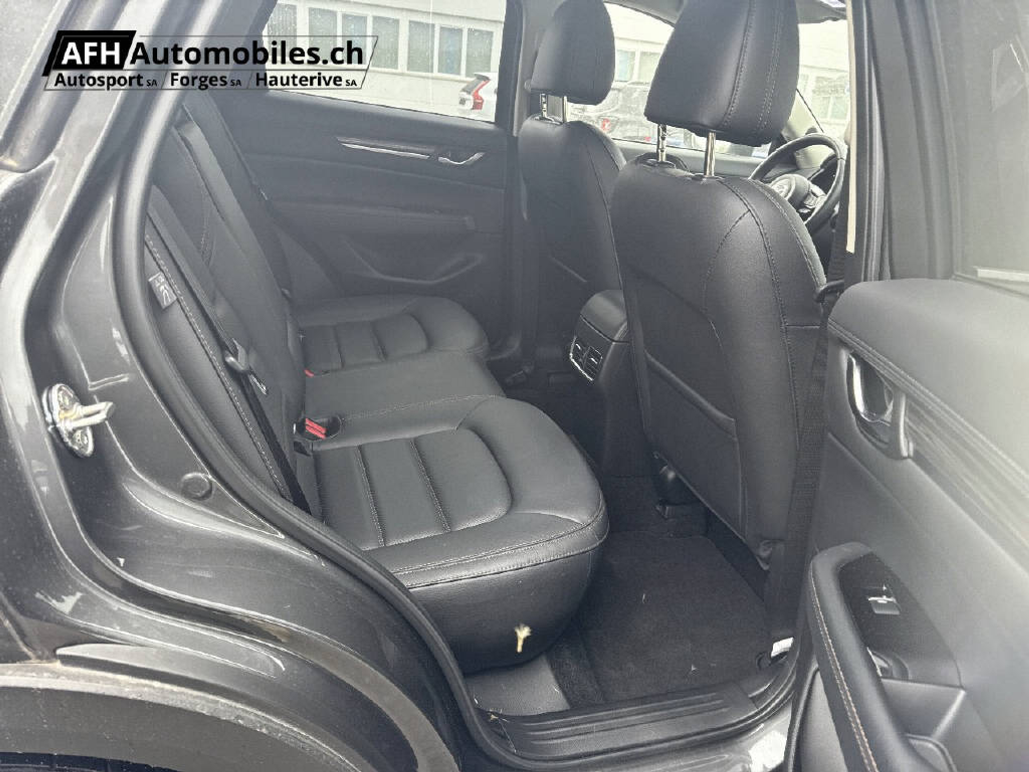 listing desktop thumbnail image 15