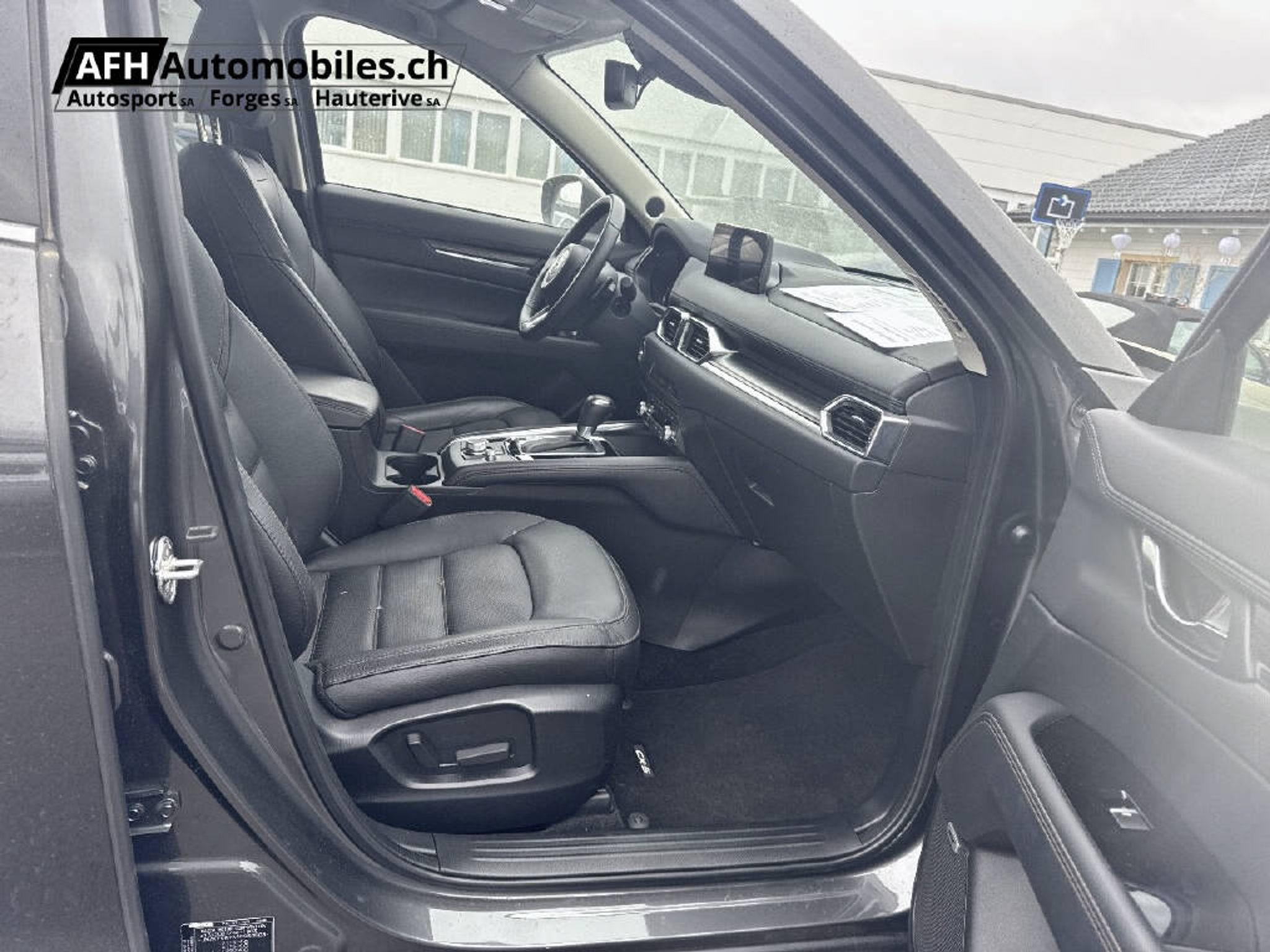 listing desktop thumbnail image 8