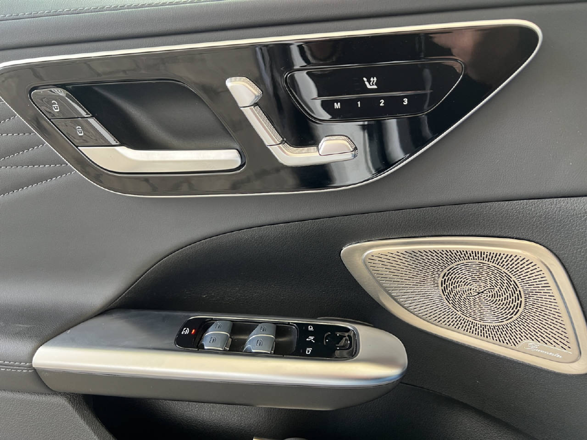 listing desktop thumbnail image 17