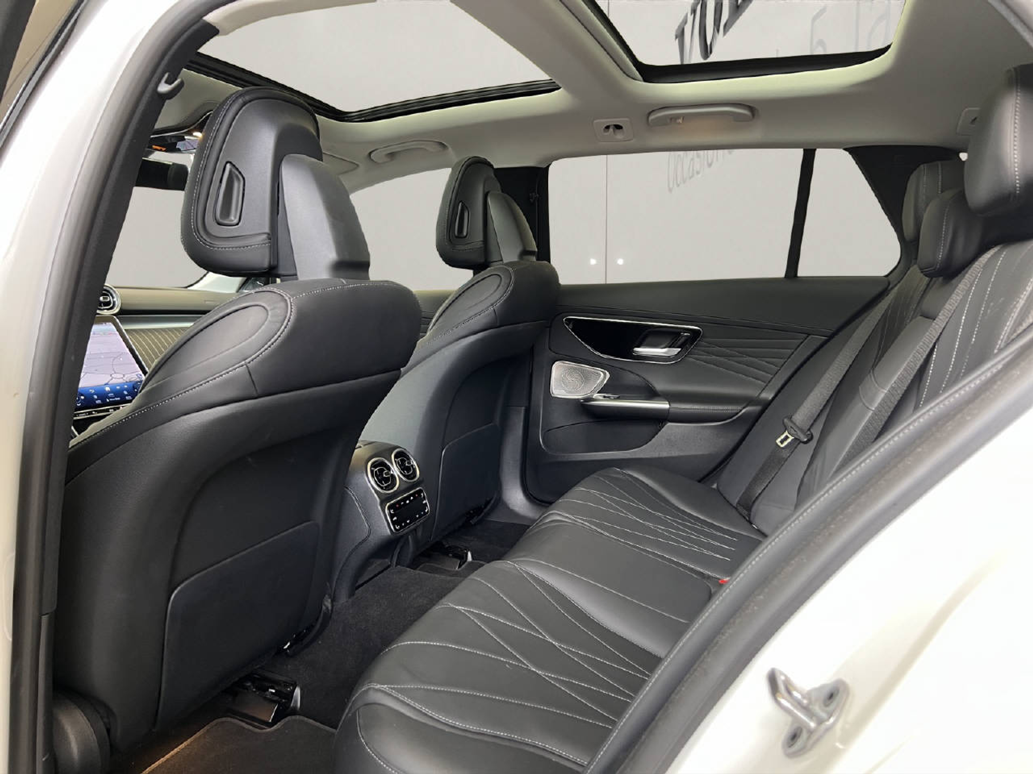 listing desktop thumbnail image 18