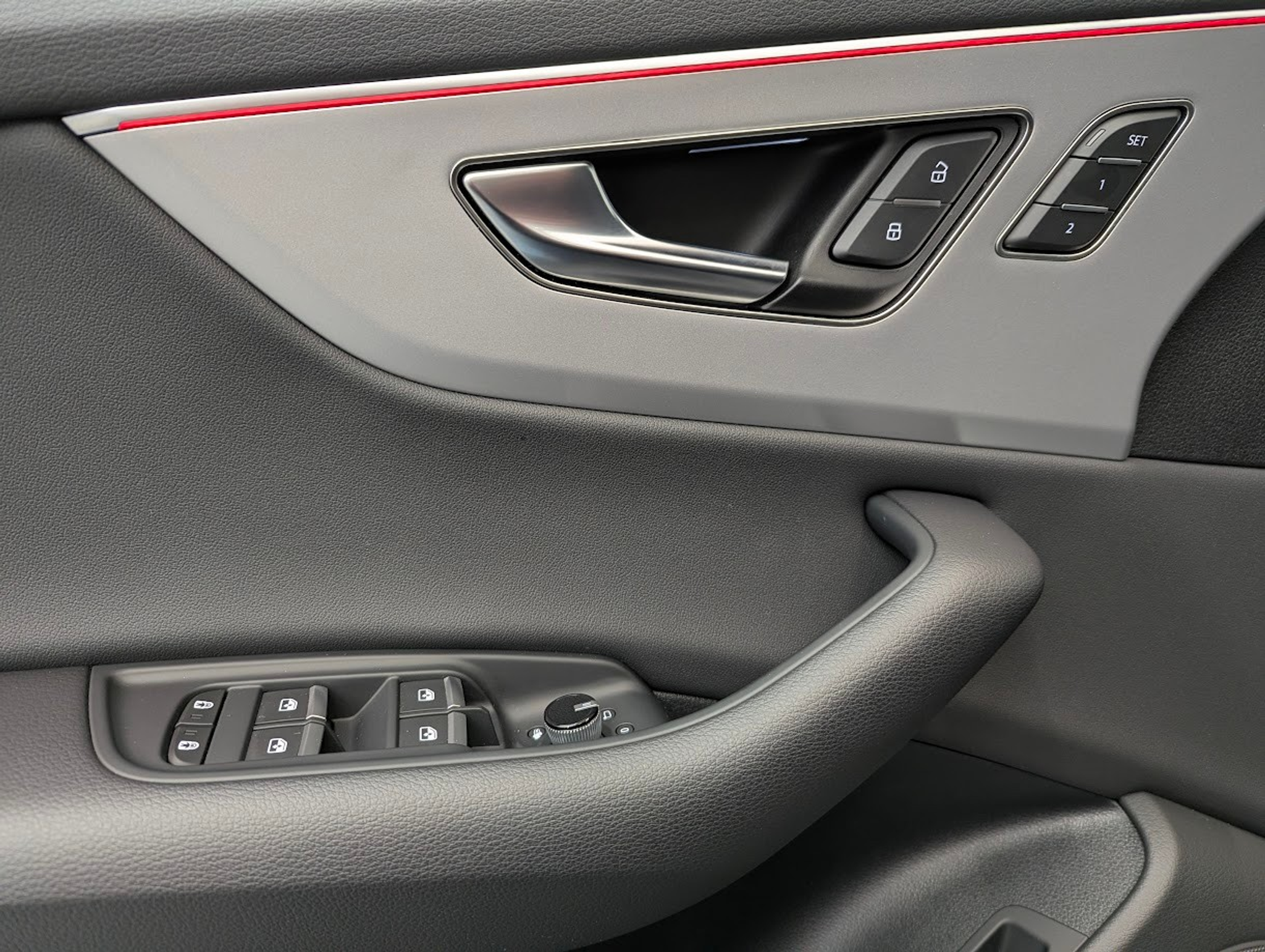 listing desktop thumbnail image 3