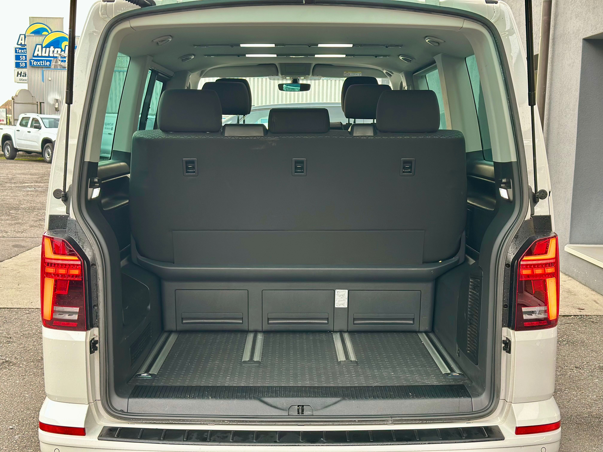 listing desktop thumbnail image 11