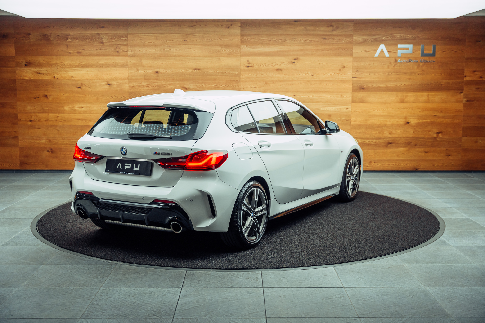 listing desktop thumbnail image 1