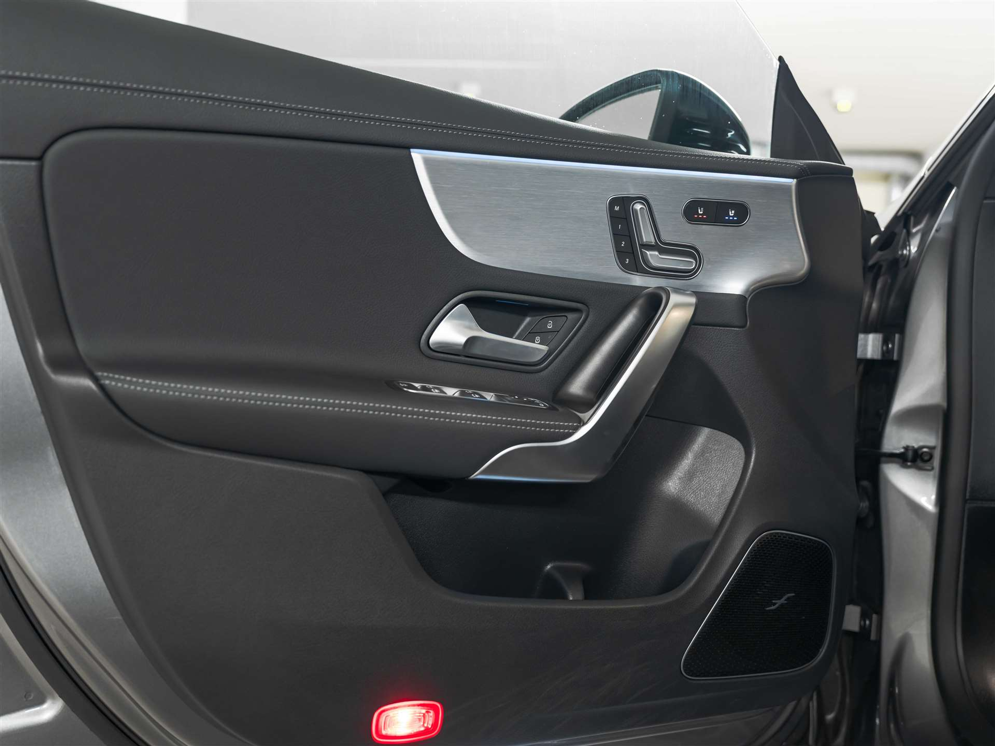 listing desktop thumbnail image 26