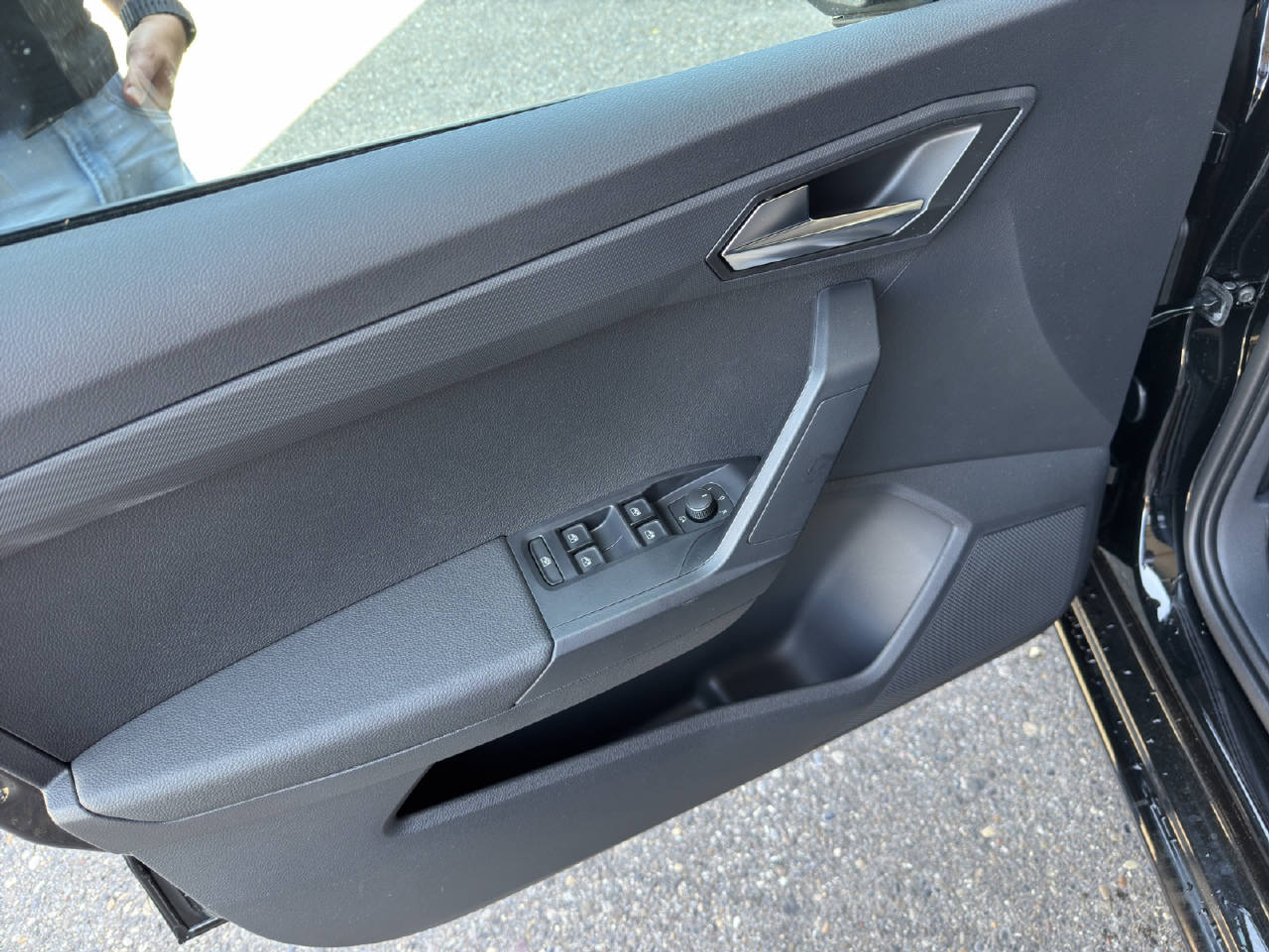 listing desktop thumbnail image 8