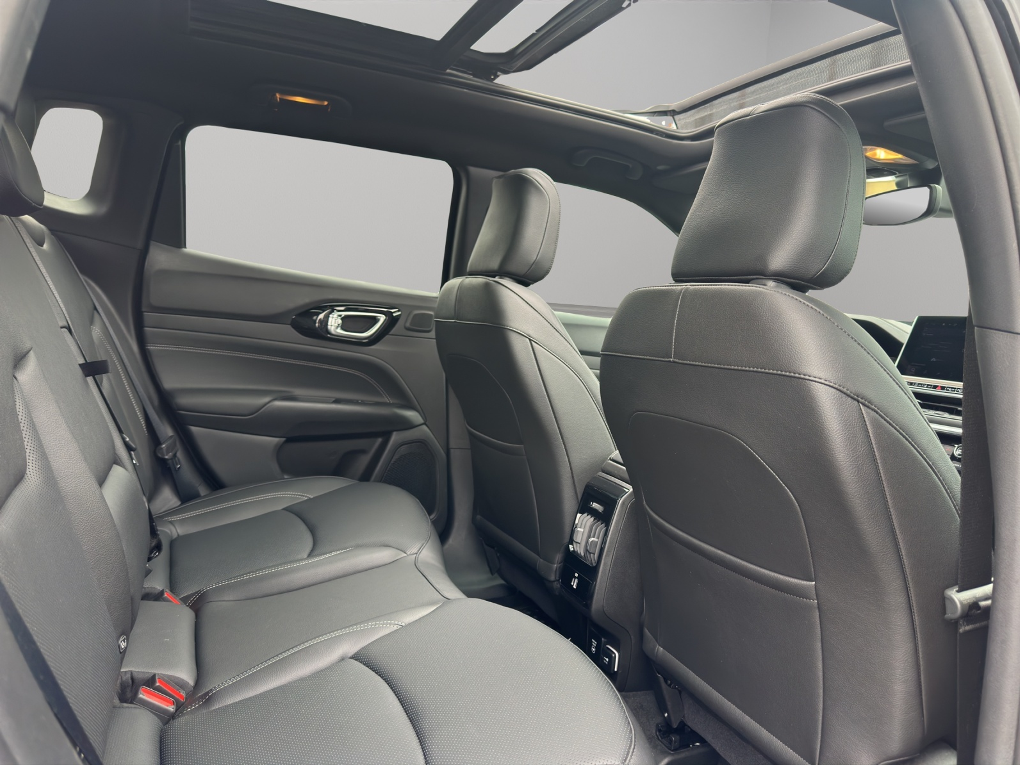 listing desktop thumbnail image 14