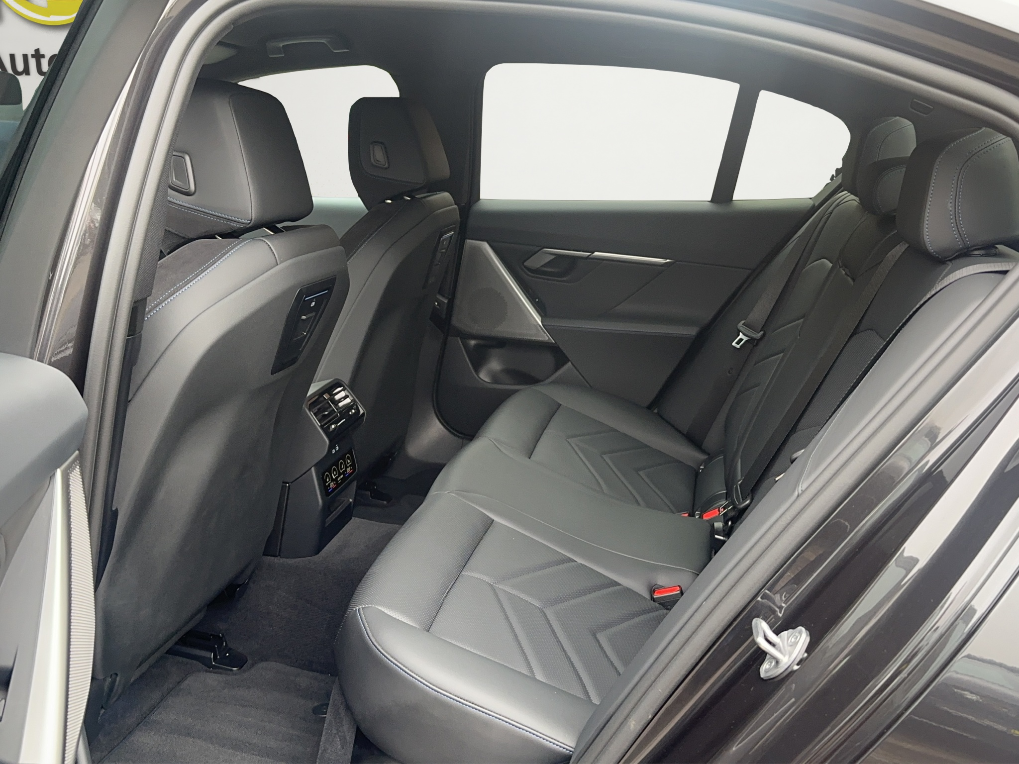 listing desktop thumbnail image 13