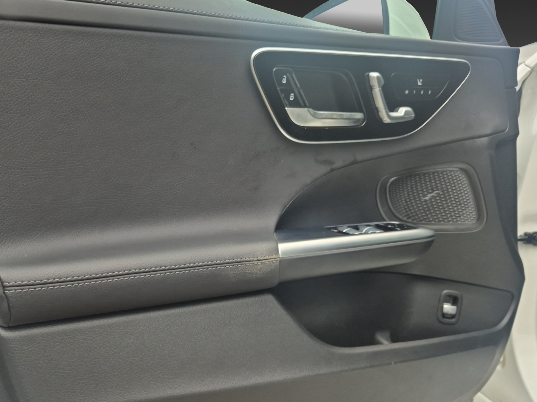 listing desktop thumbnail image 13