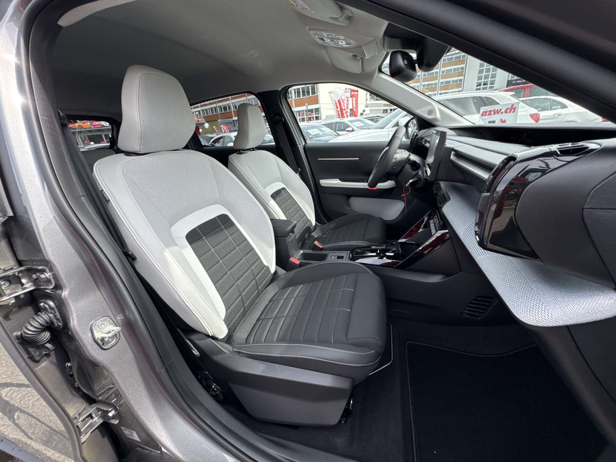 listing desktop thumbnail image 11