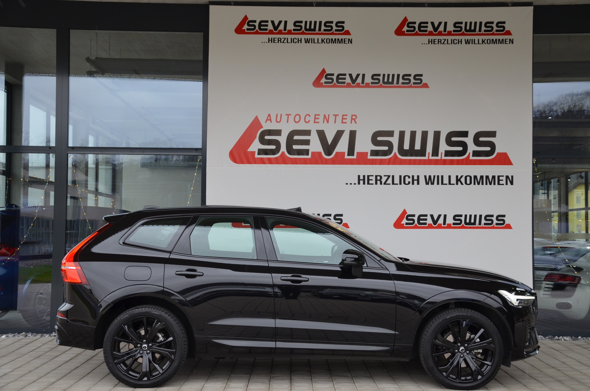 listing desktop thumbnail image 3