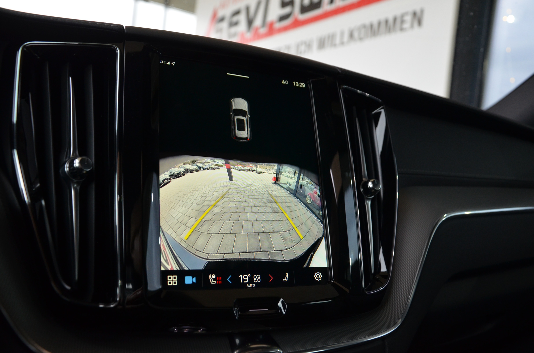 listing desktop thumbnail image 16