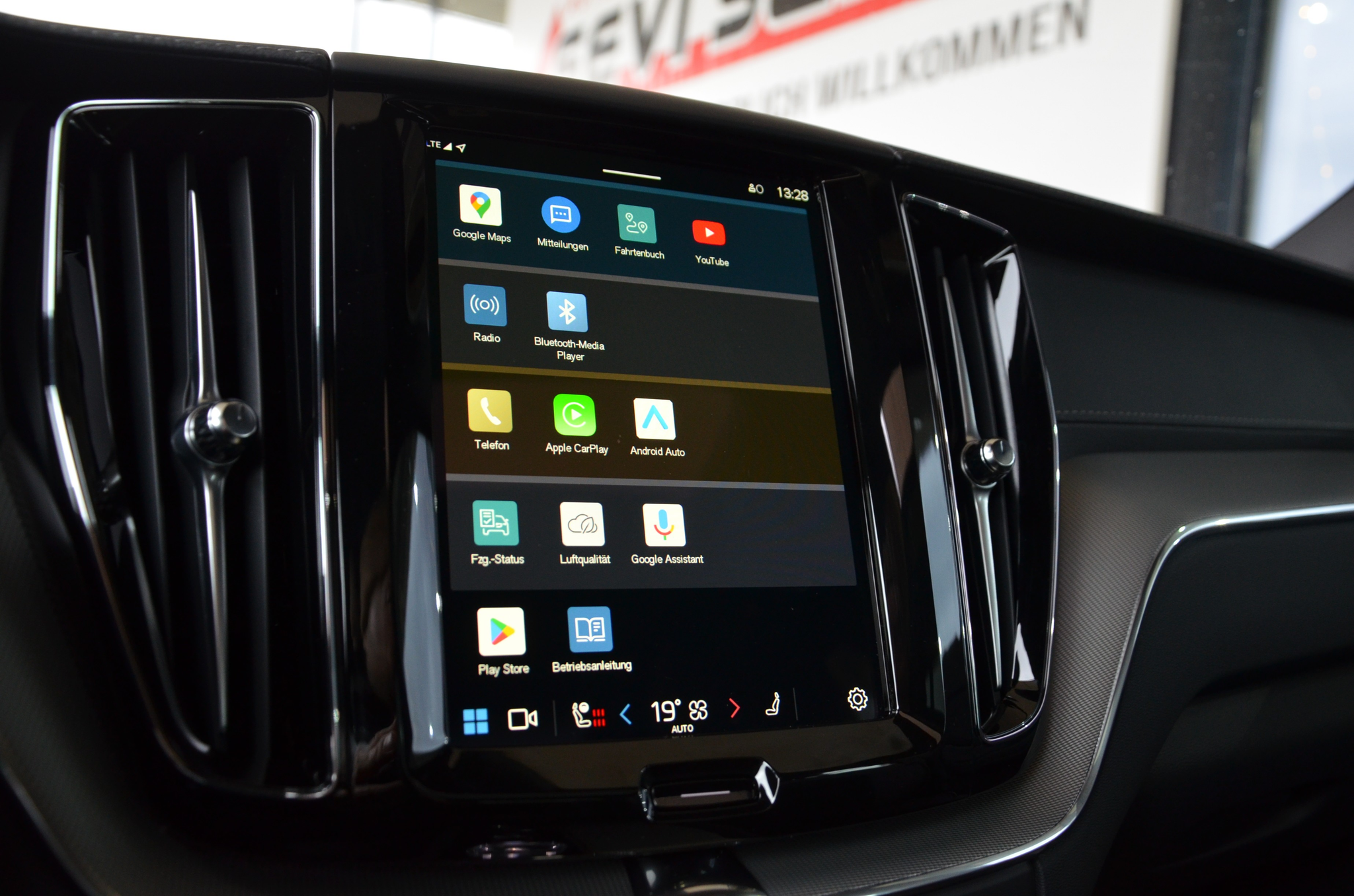 listing desktop thumbnail image 17