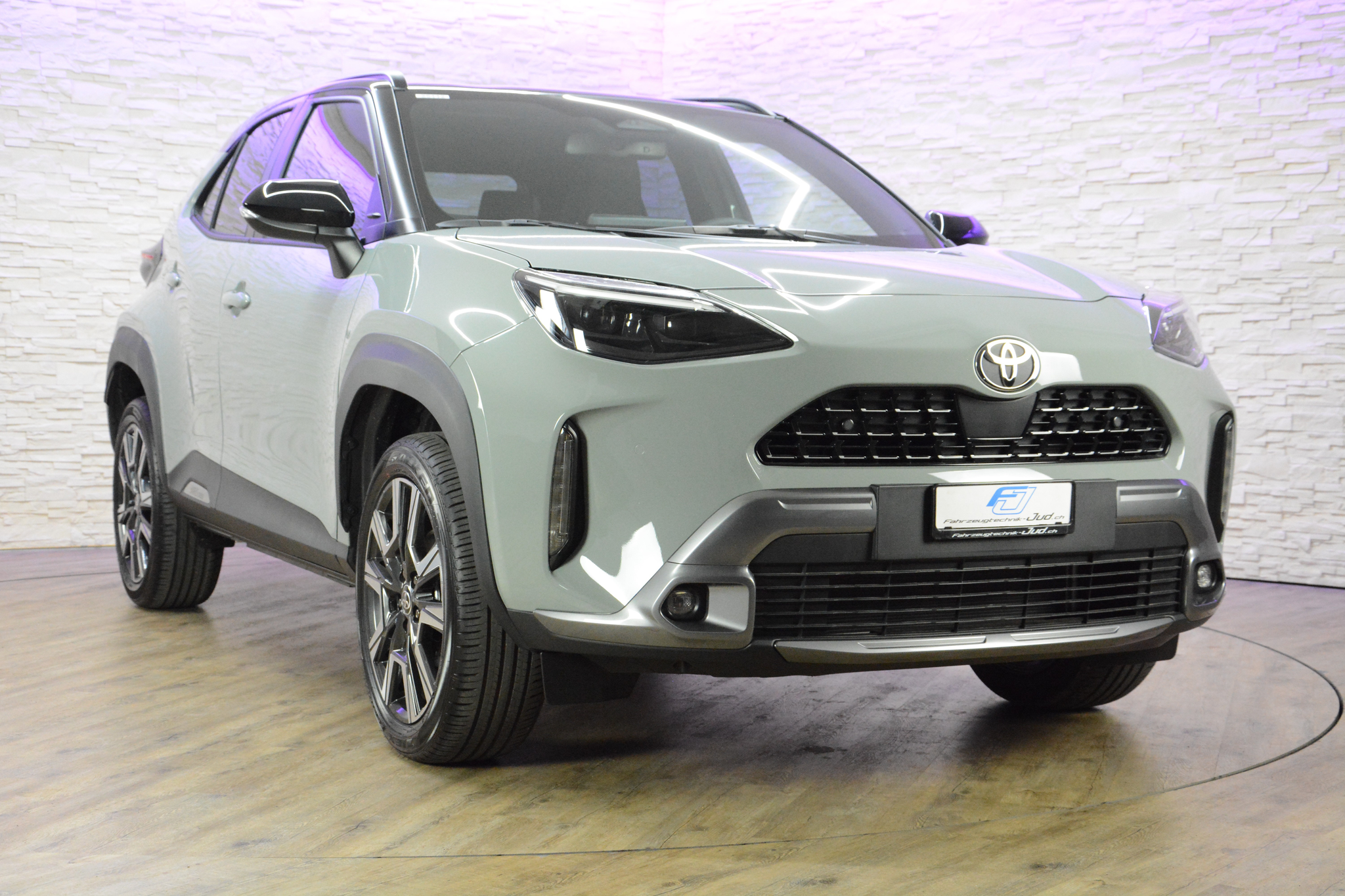 listing desktop thumbnail image 1