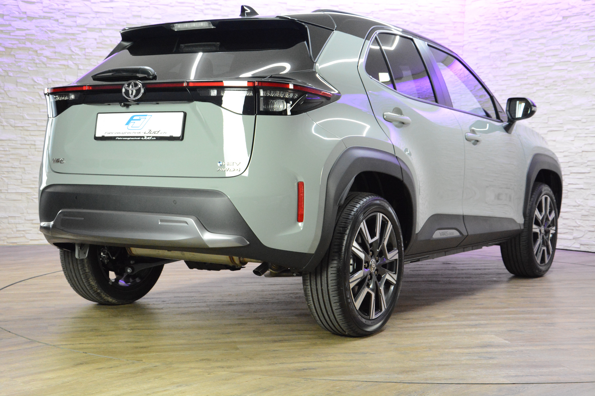 listing desktop thumbnail image 4