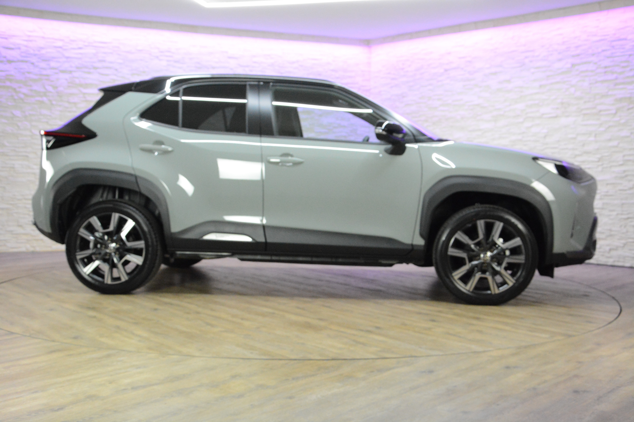 listing desktop thumbnail image 3