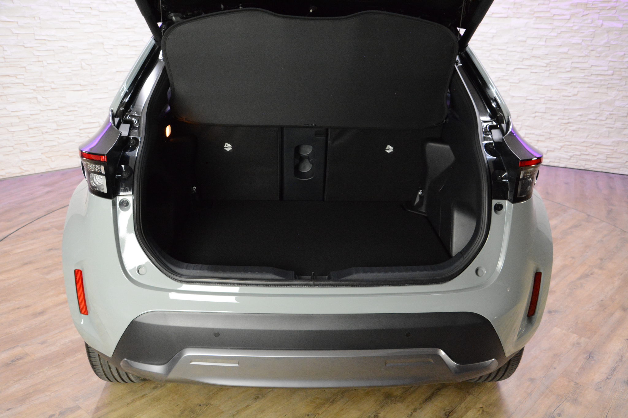 listing desktop thumbnail image 19