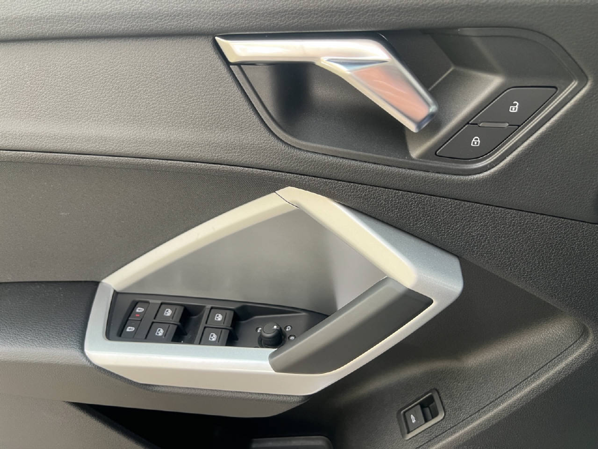 listing desktop thumbnail image 18