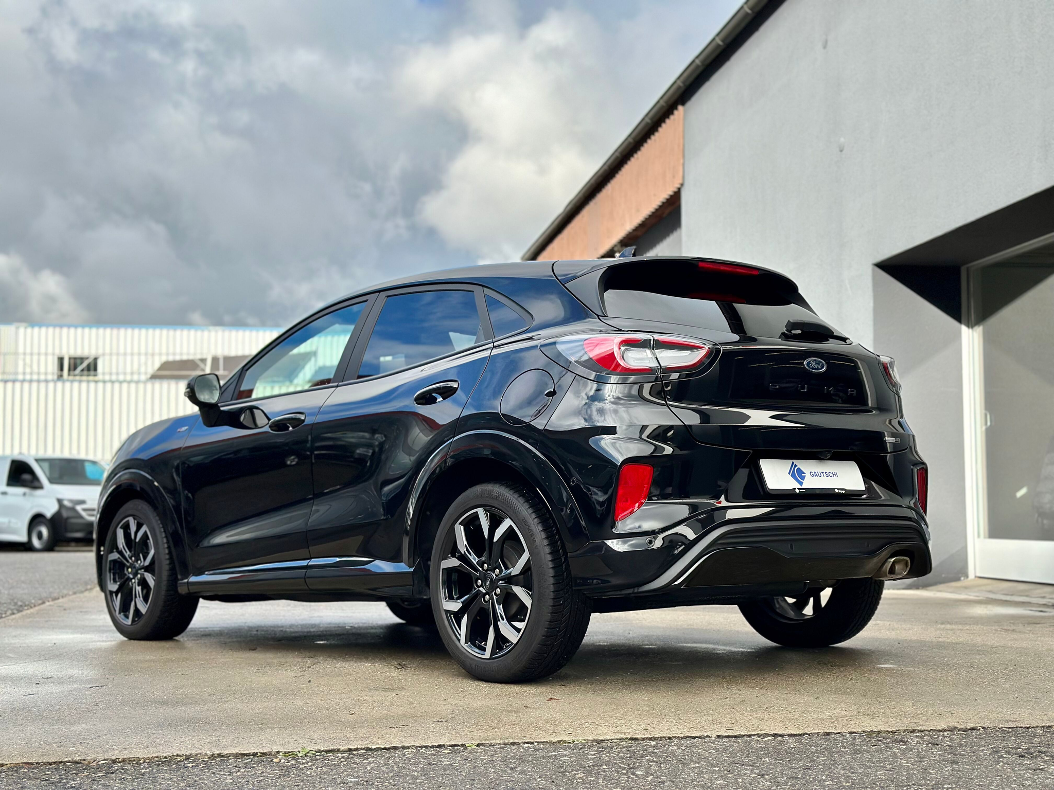 listing desktop thumbnail image 3