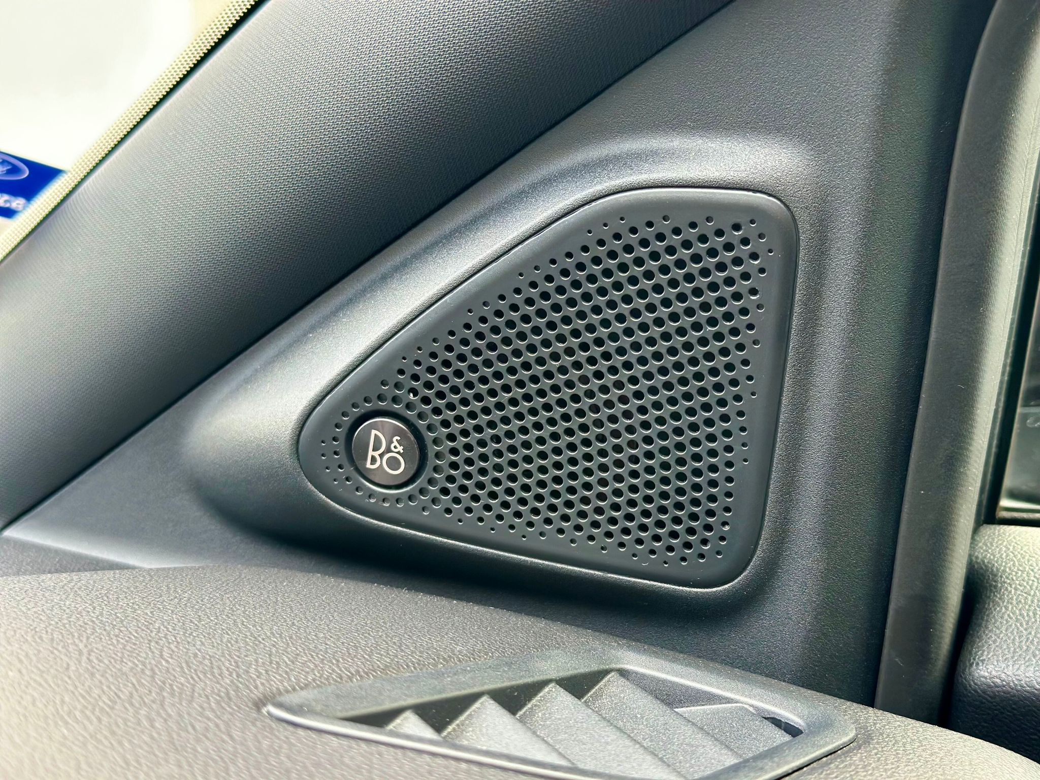 listing desktop thumbnail image 14