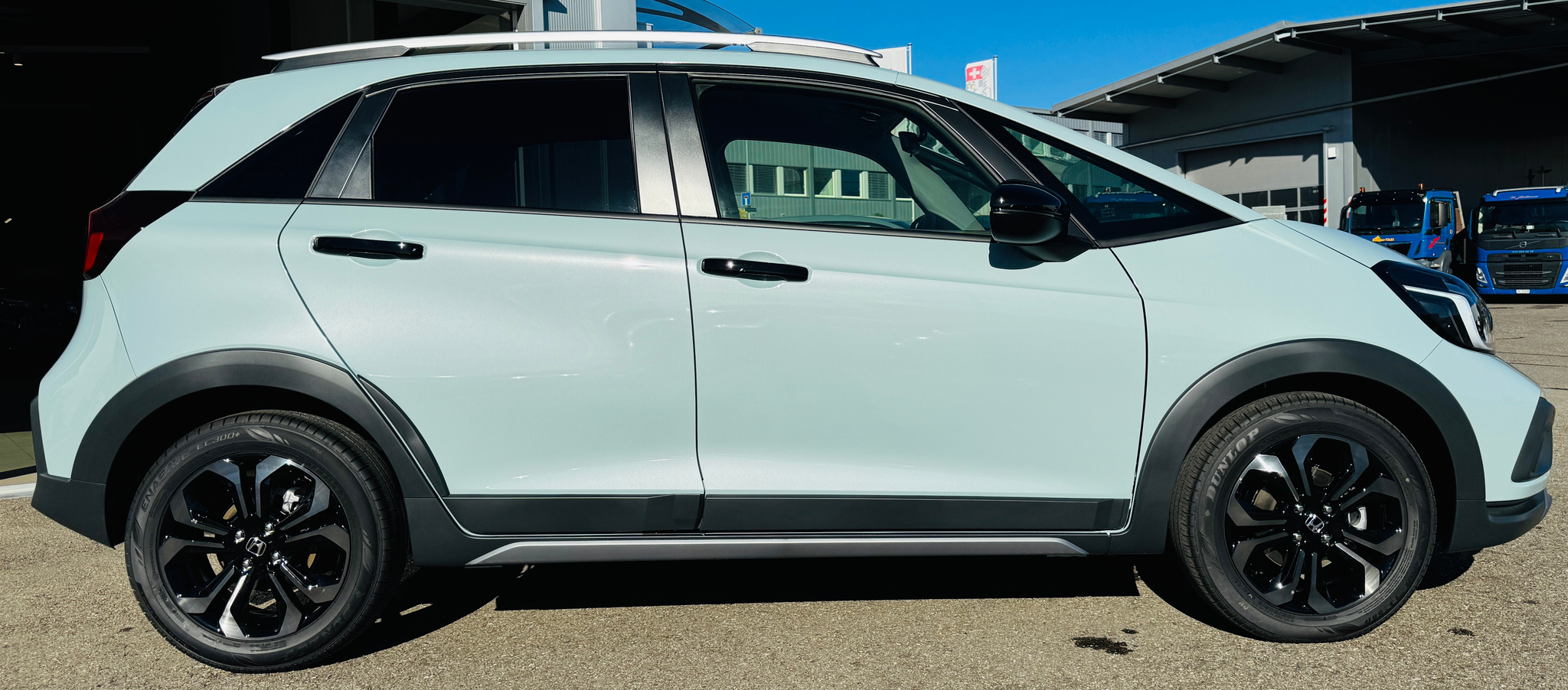 listing desktop thumbnail image 3