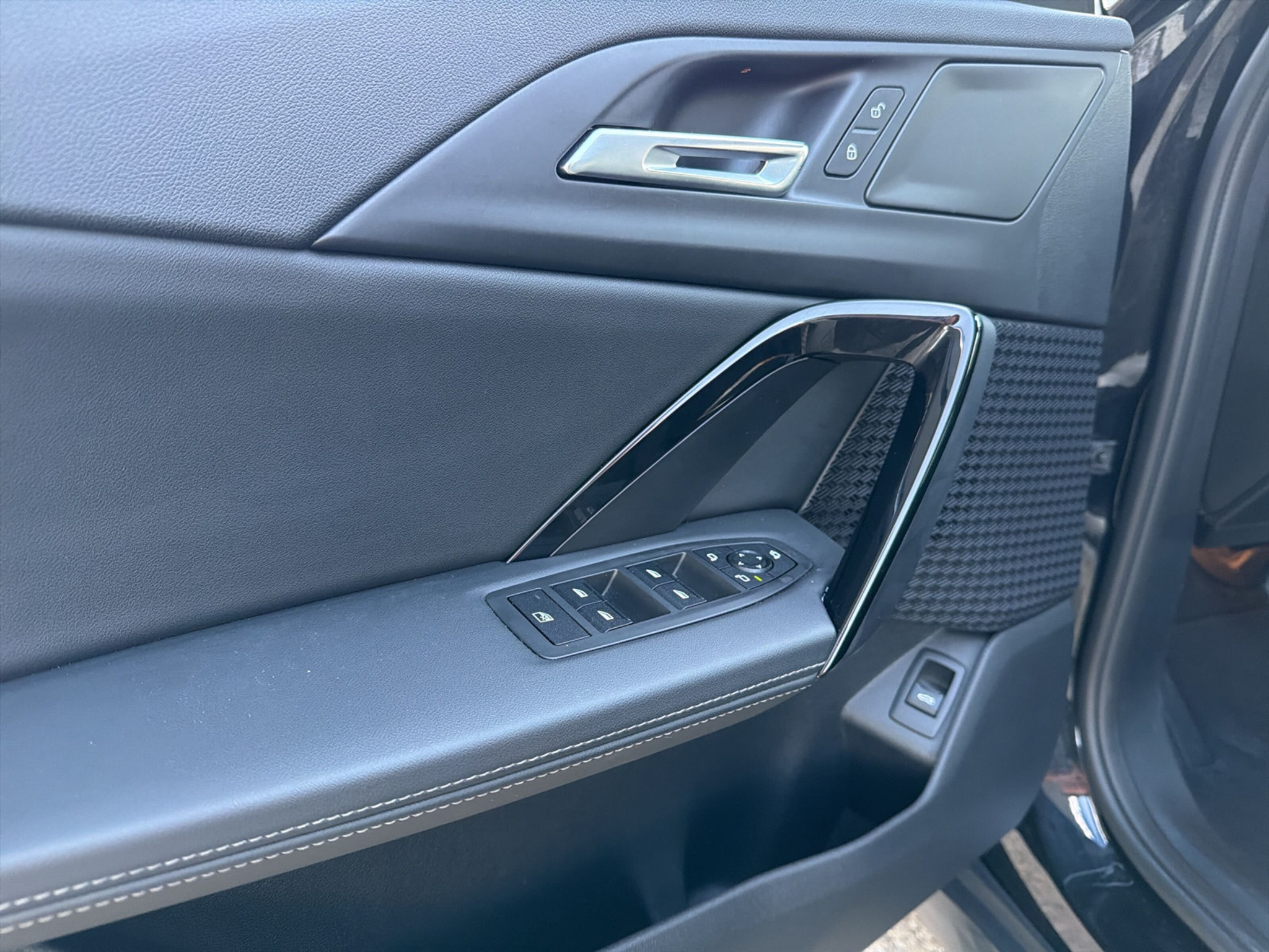 listing desktop thumbnail image 16