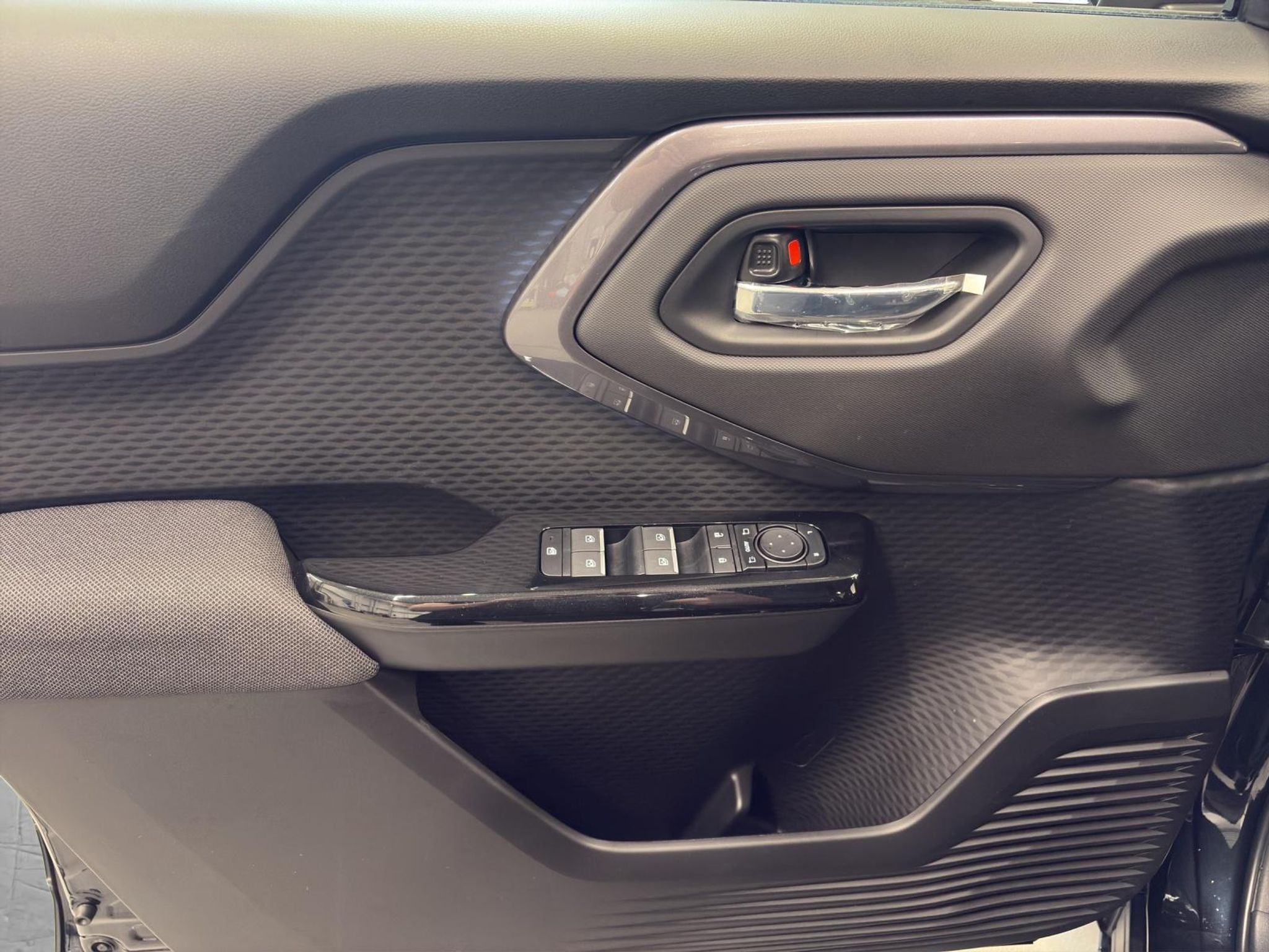 listing desktop thumbnail image 16