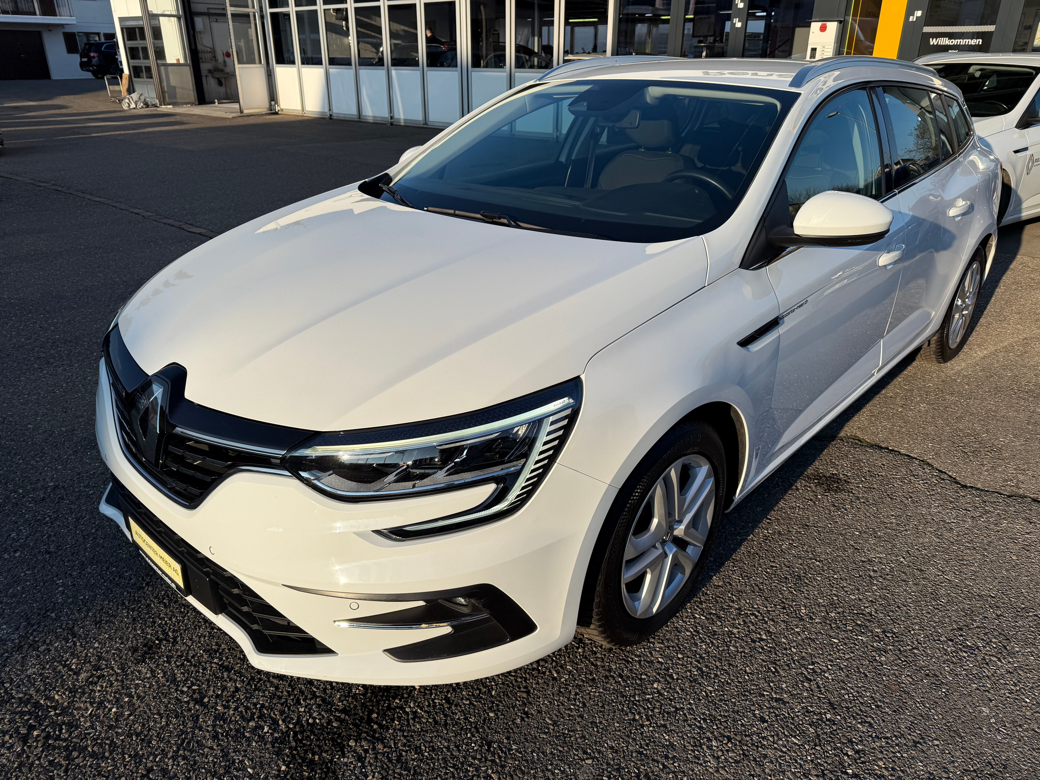 listing desktop thumbnail image 1