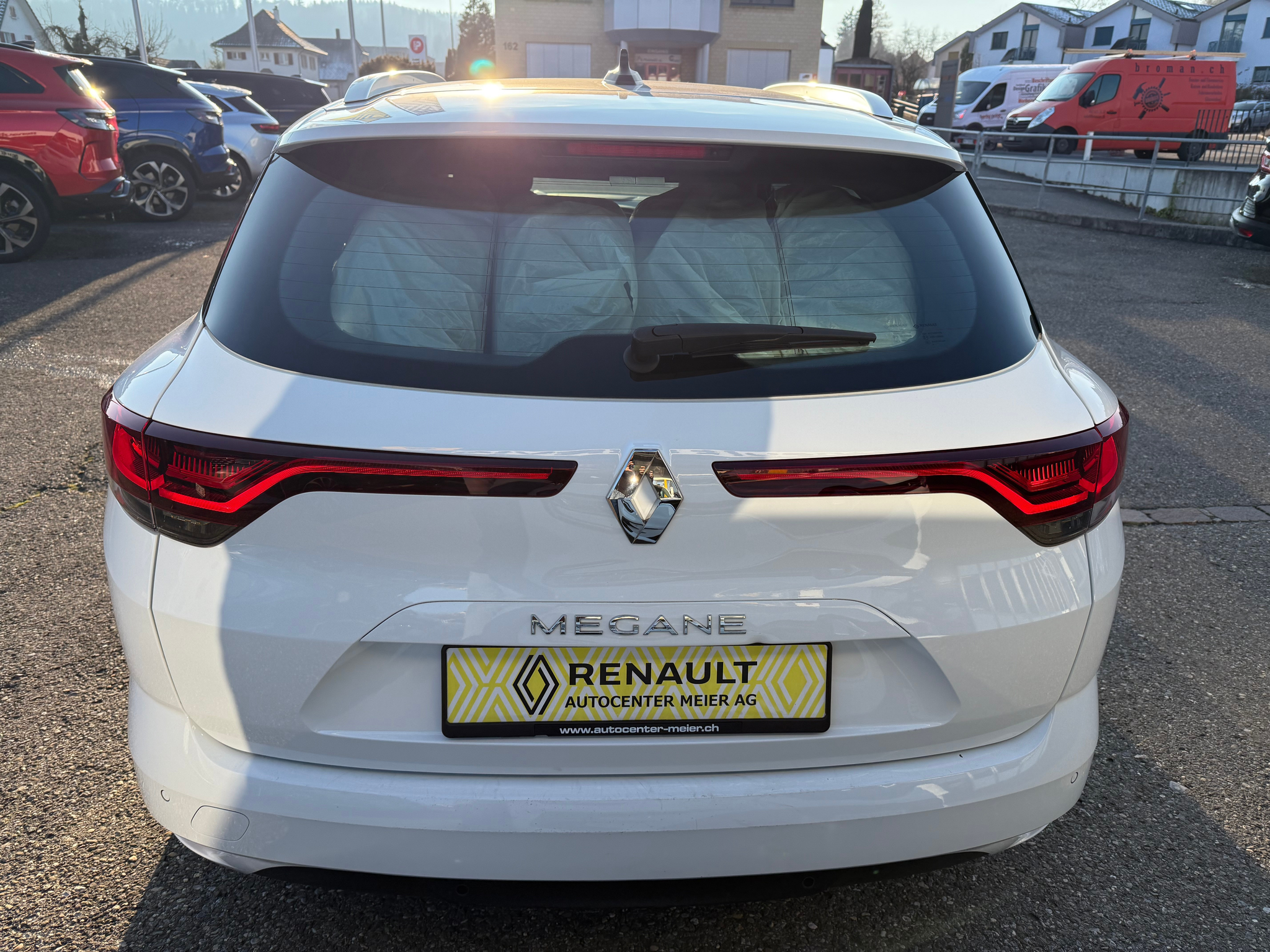 listing desktop thumbnail image 4